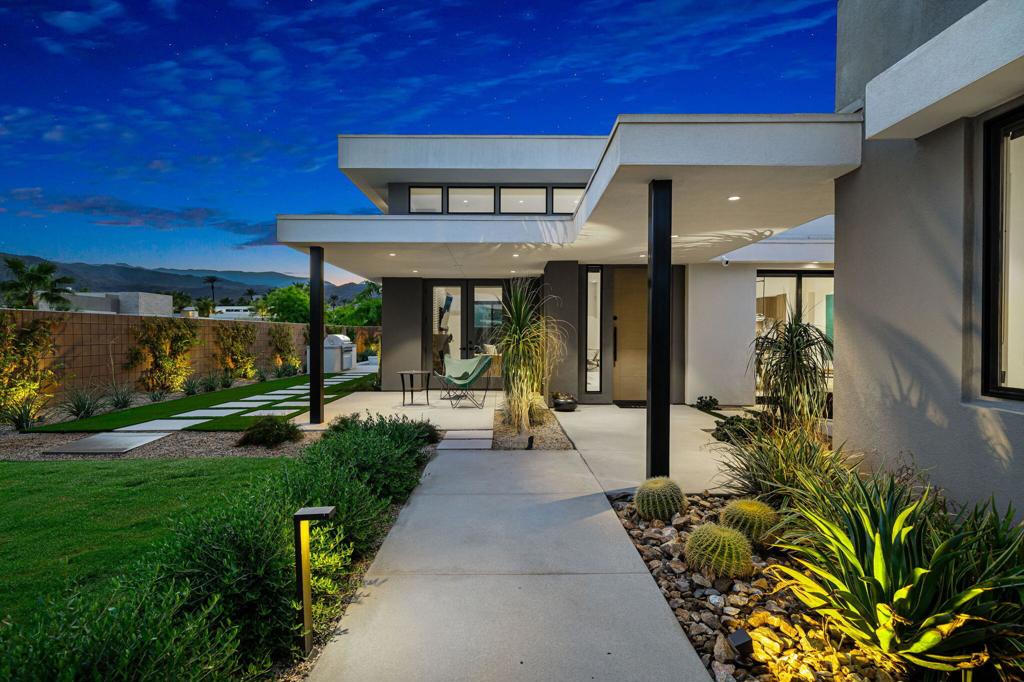 6 Garnet Court