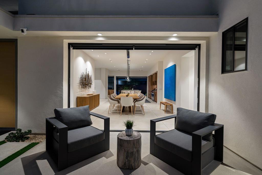 6 Garnet Court