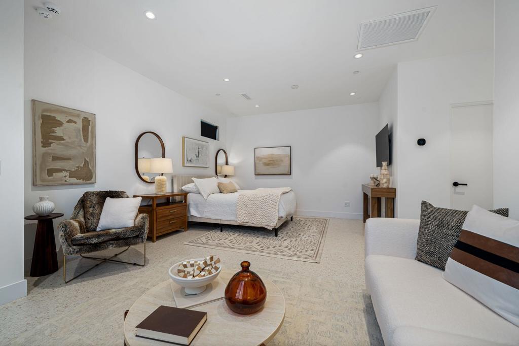 6 Garnet Court
