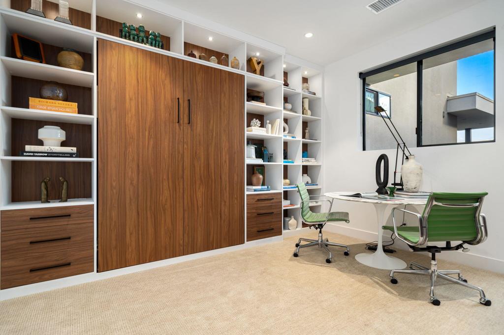 6 Garnet Court