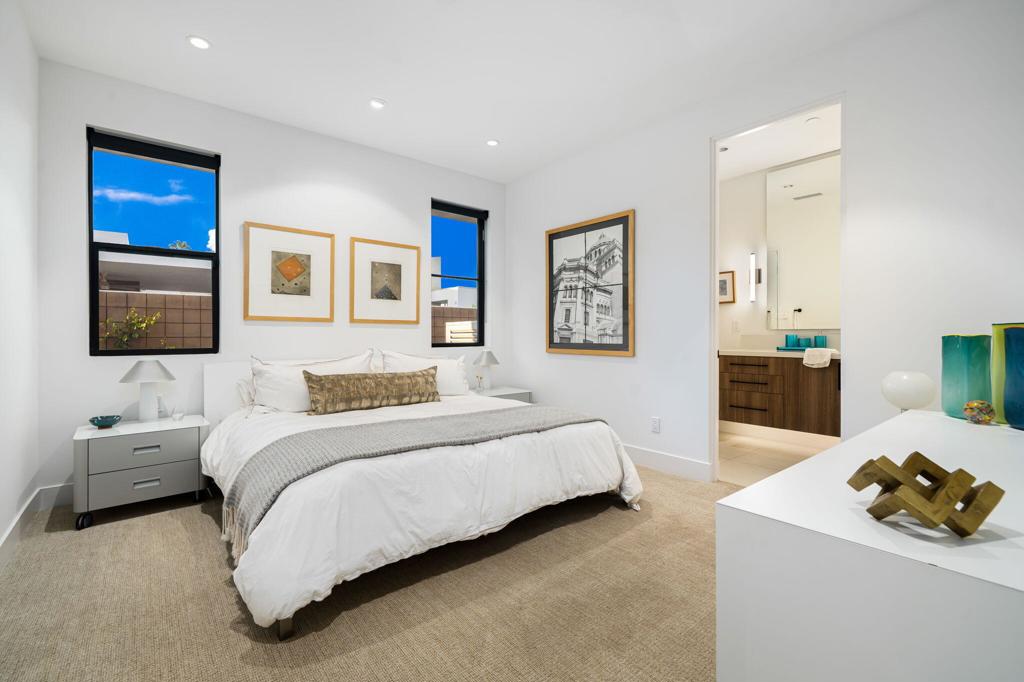 6 Garnet Court