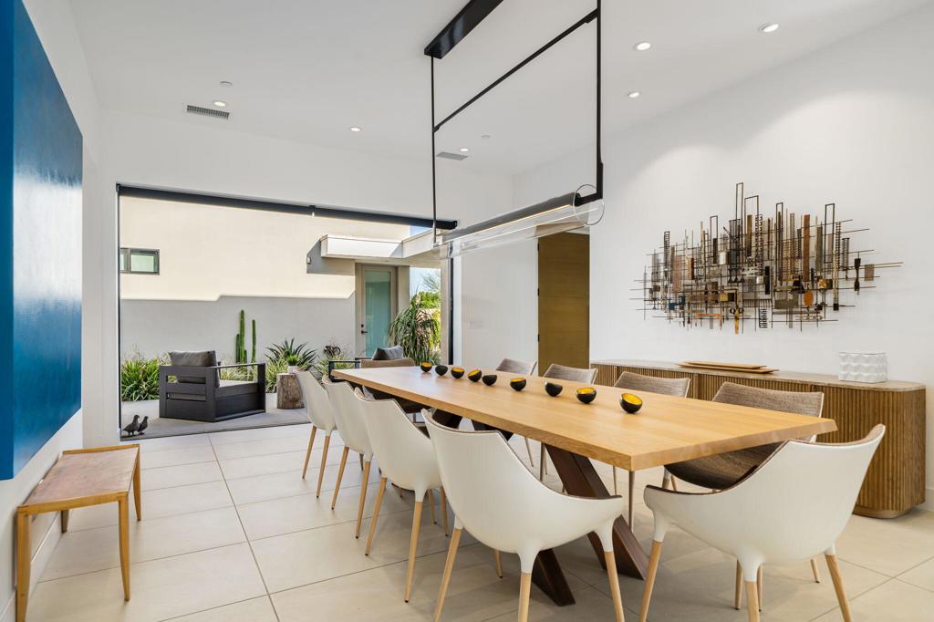 6 Garnet Court