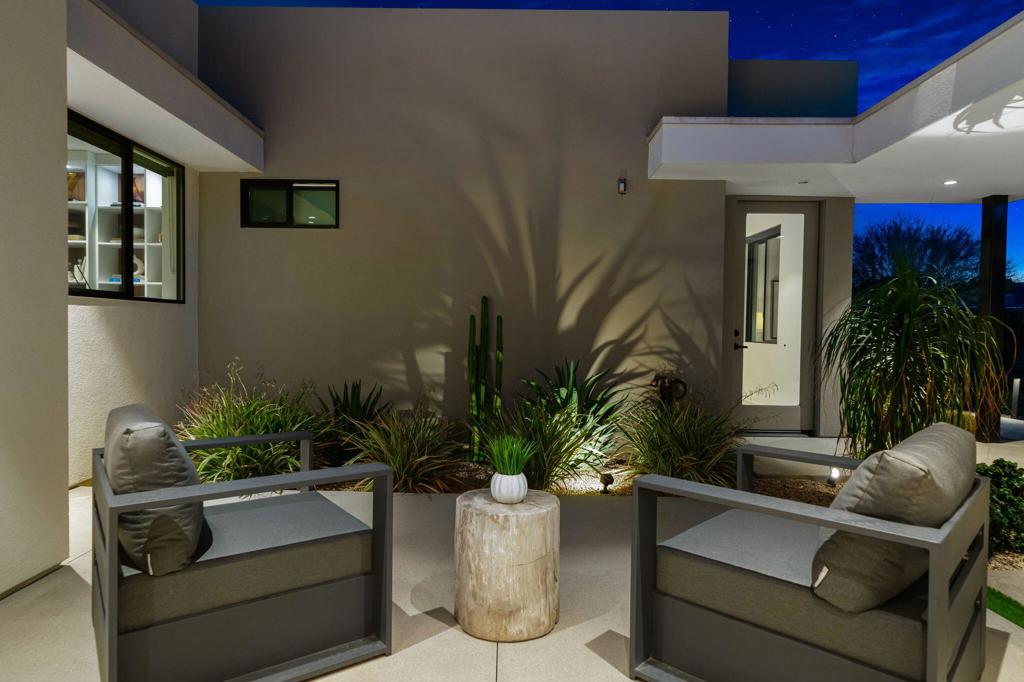 6 Garnet Court