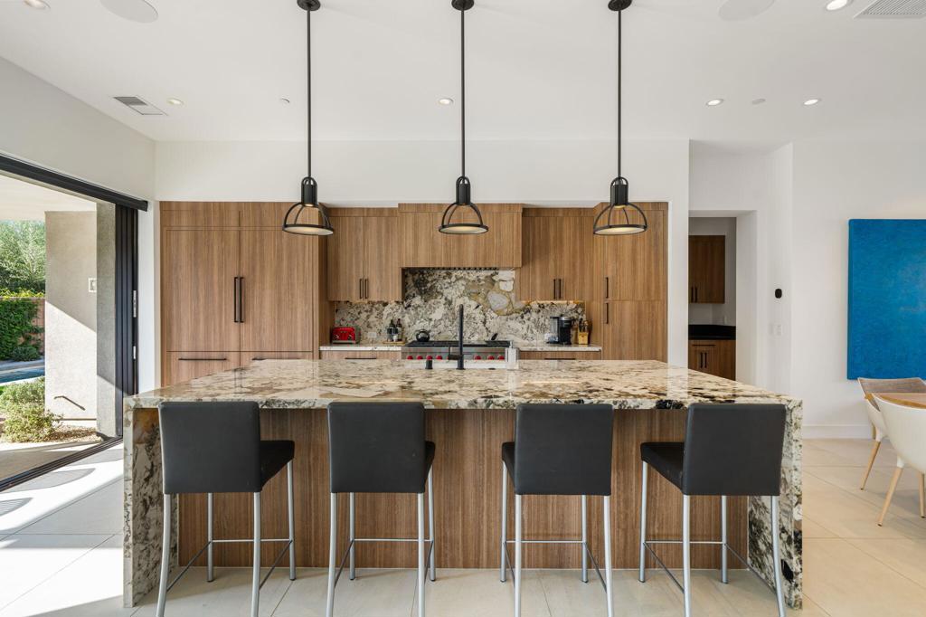 6 Garnet Court