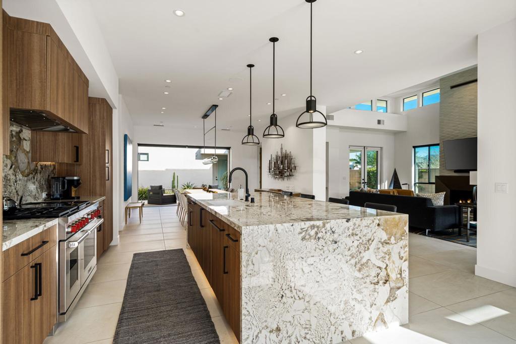 6 Garnet Court