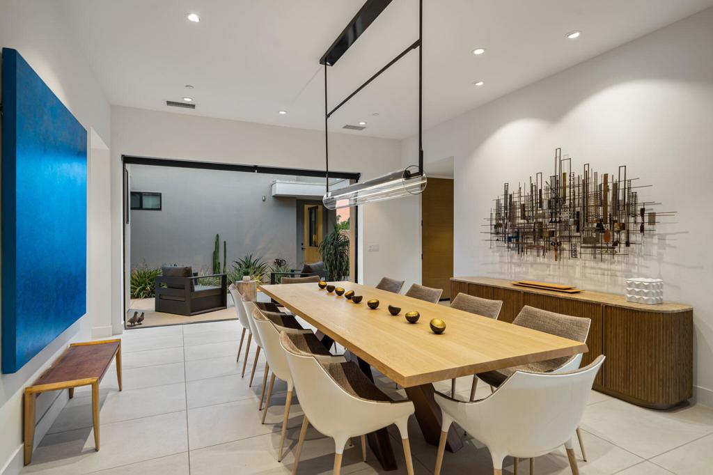 6 Garnet Court
