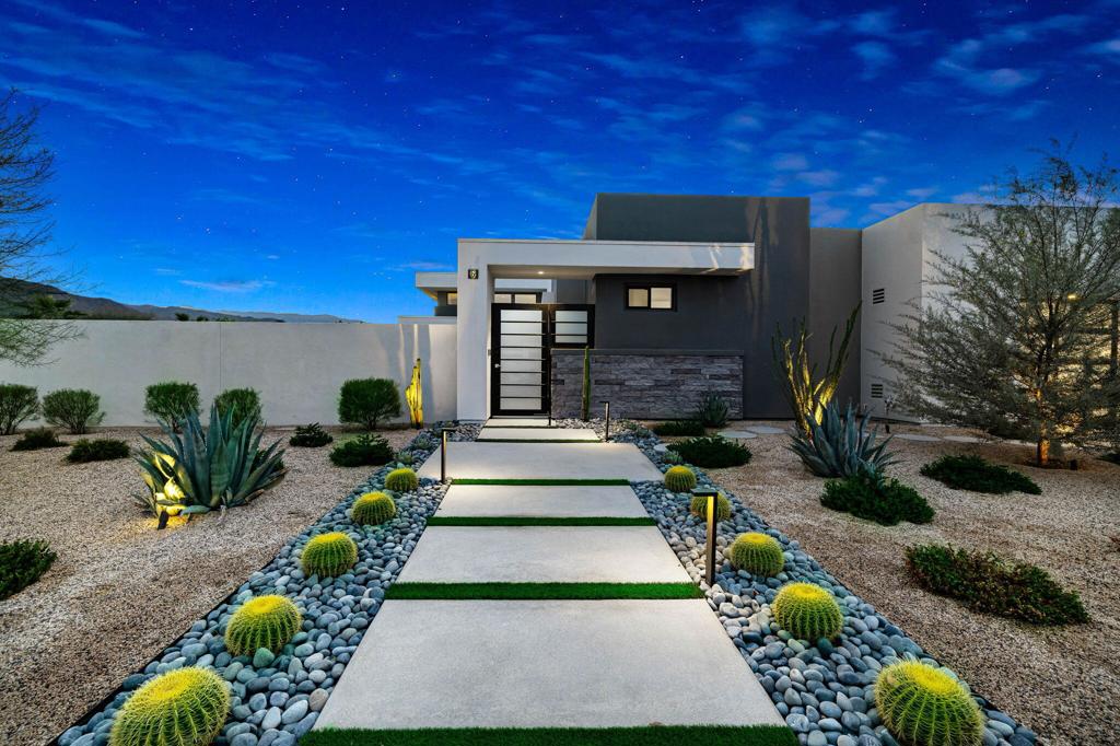 6 Garnet Court
