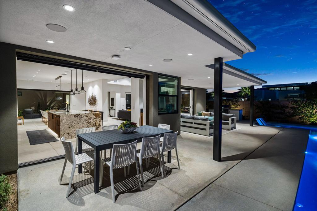 6 Garnet Court