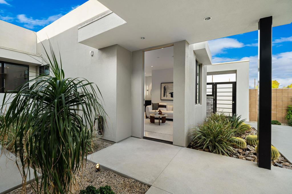 6 Garnet Court