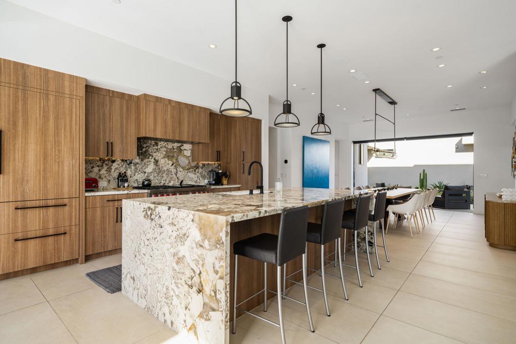 6 Garnet Court