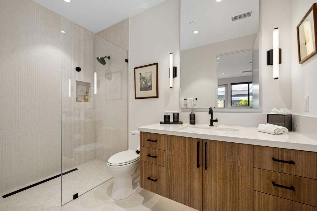 6 Garnet Court