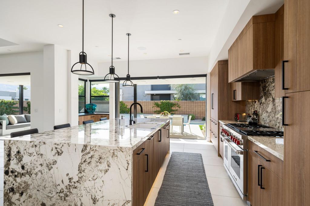 6 Garnet Court