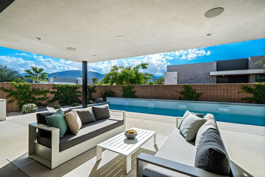 6 Garnet Court