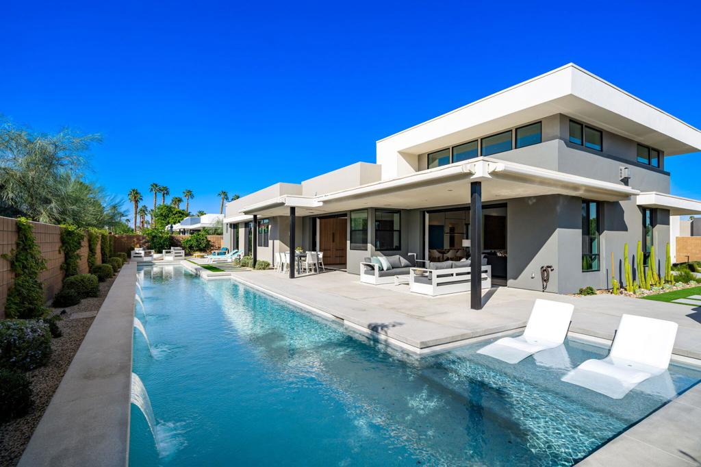 6 Garnet Court