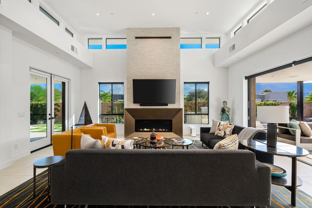 6 Garnet Court