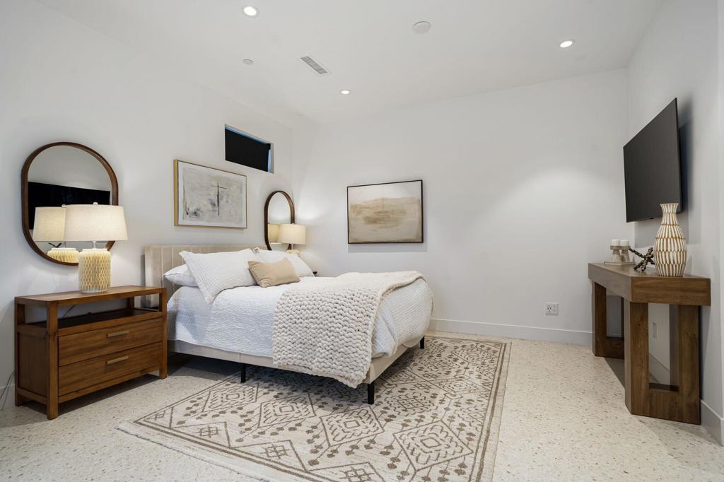 6 Garnet Court