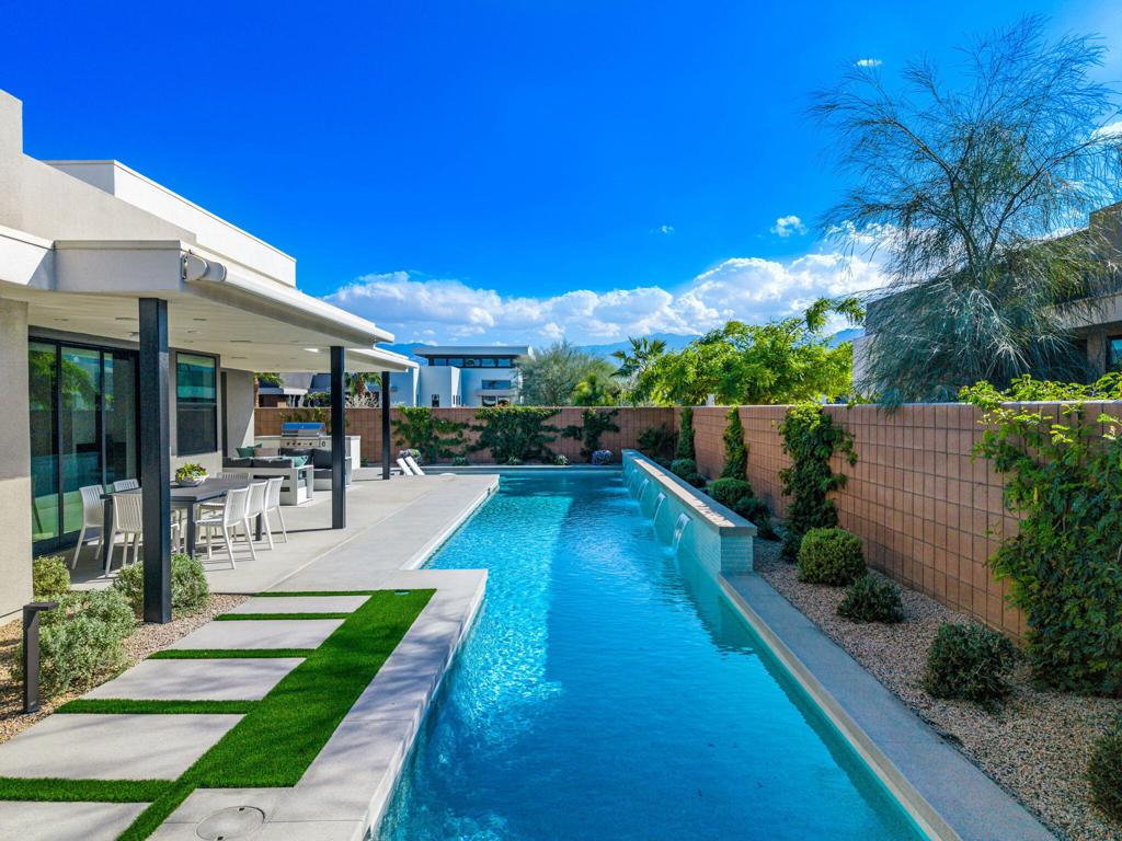 6 Garnet Court