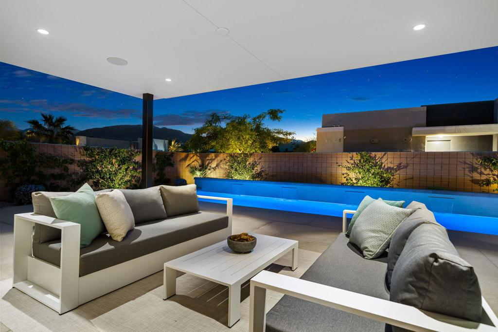 6 Garnet Court