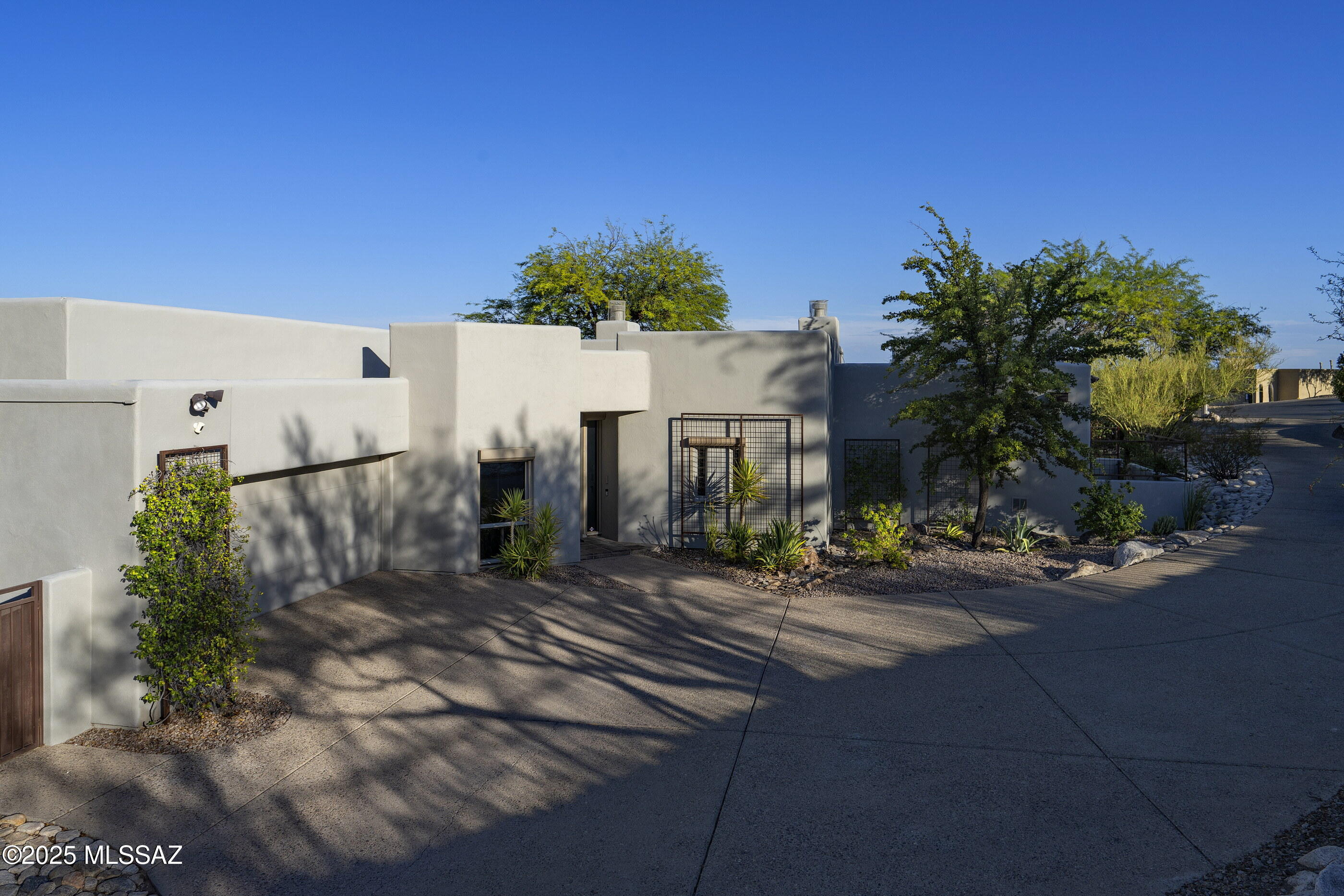 6360 N Placita Arista