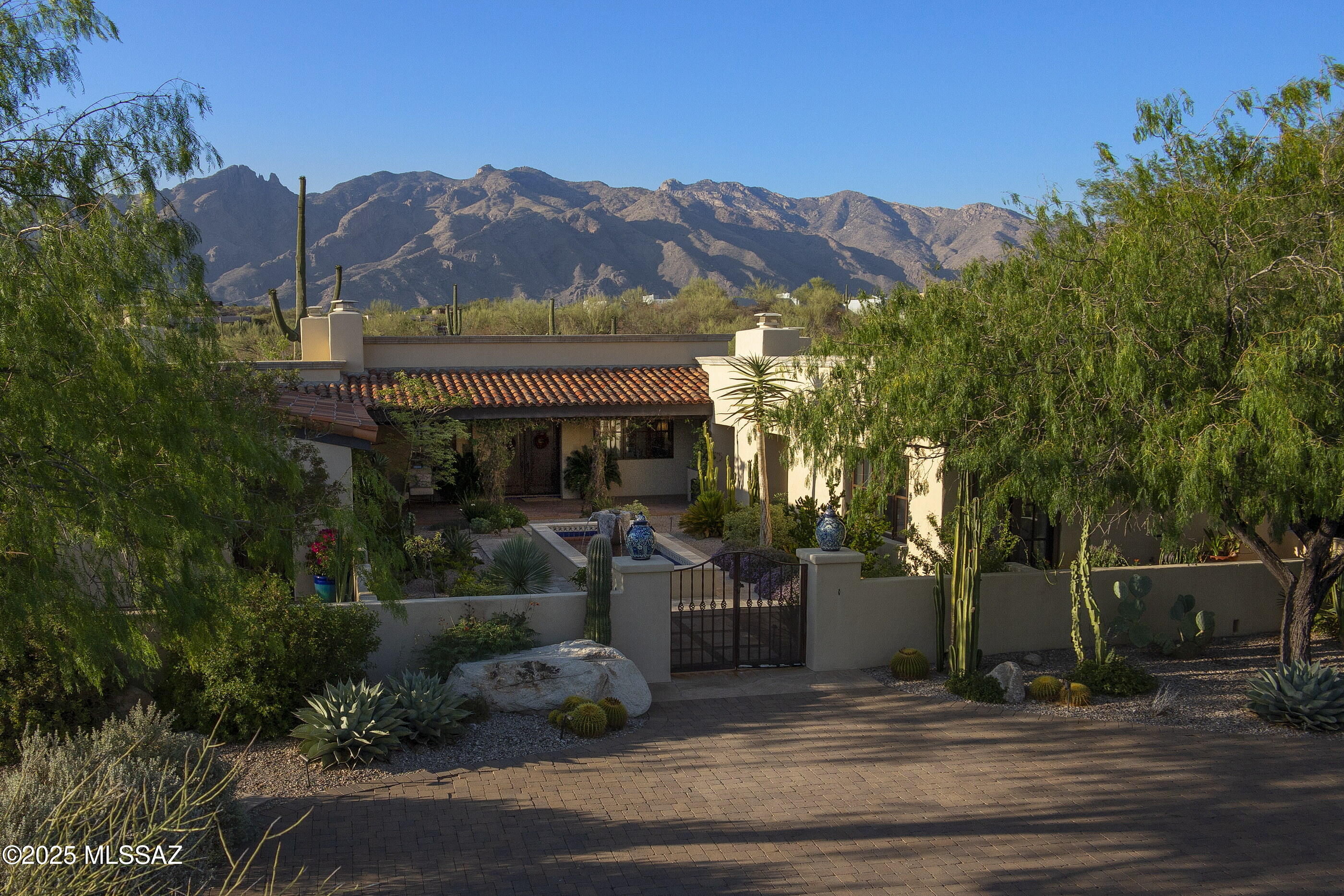3616 E Placita Lindura
