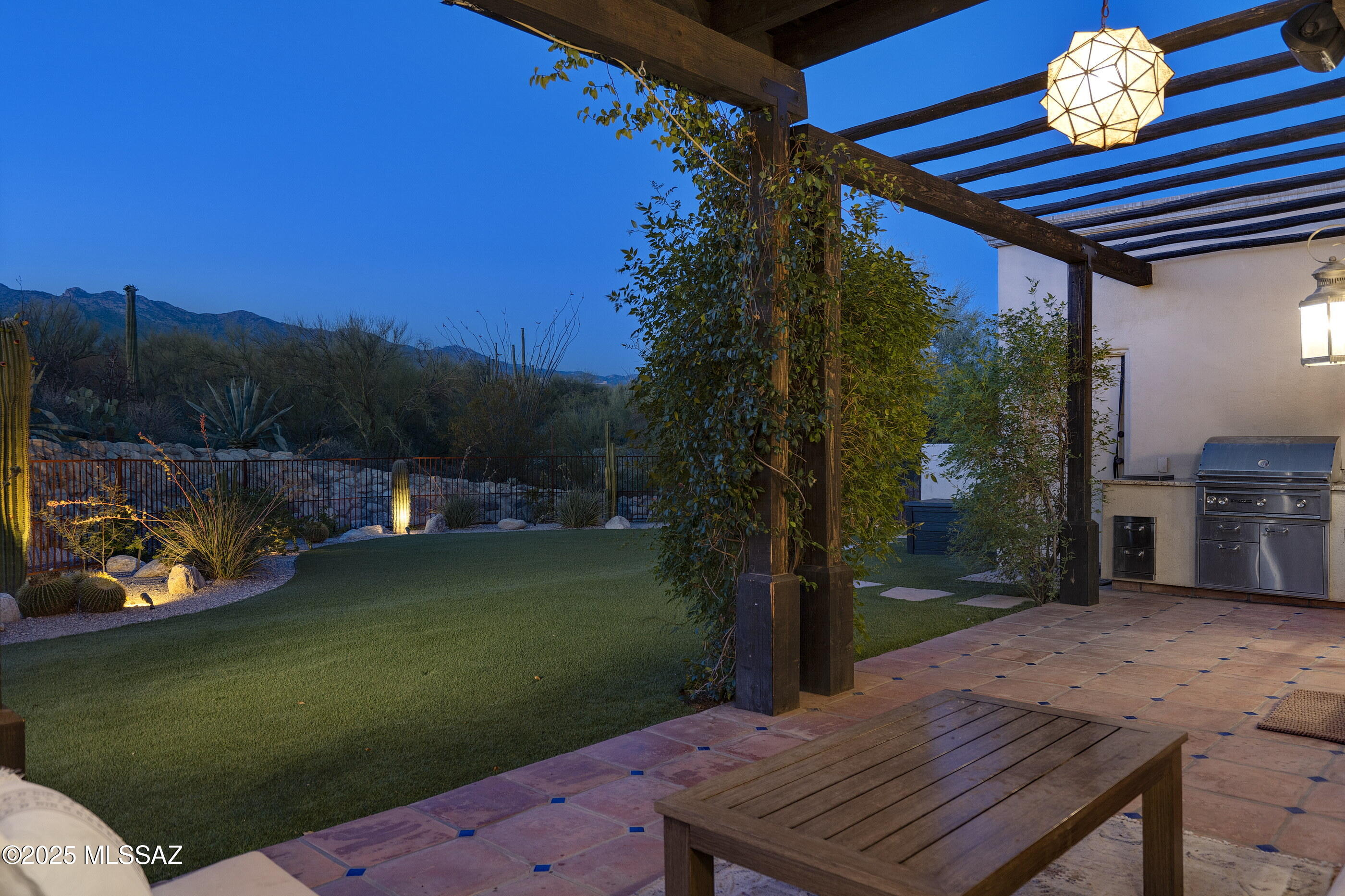 3616 E Placita Lindura