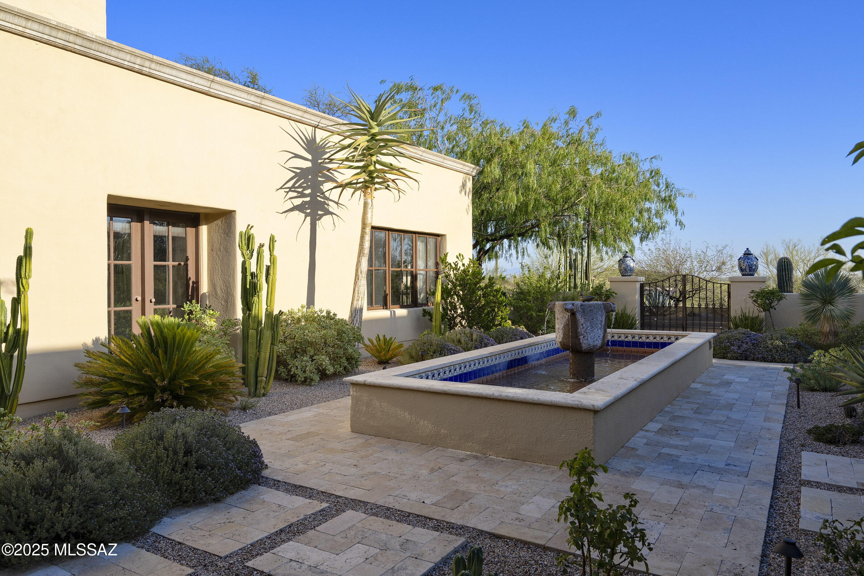 3616 E Placita Lindura