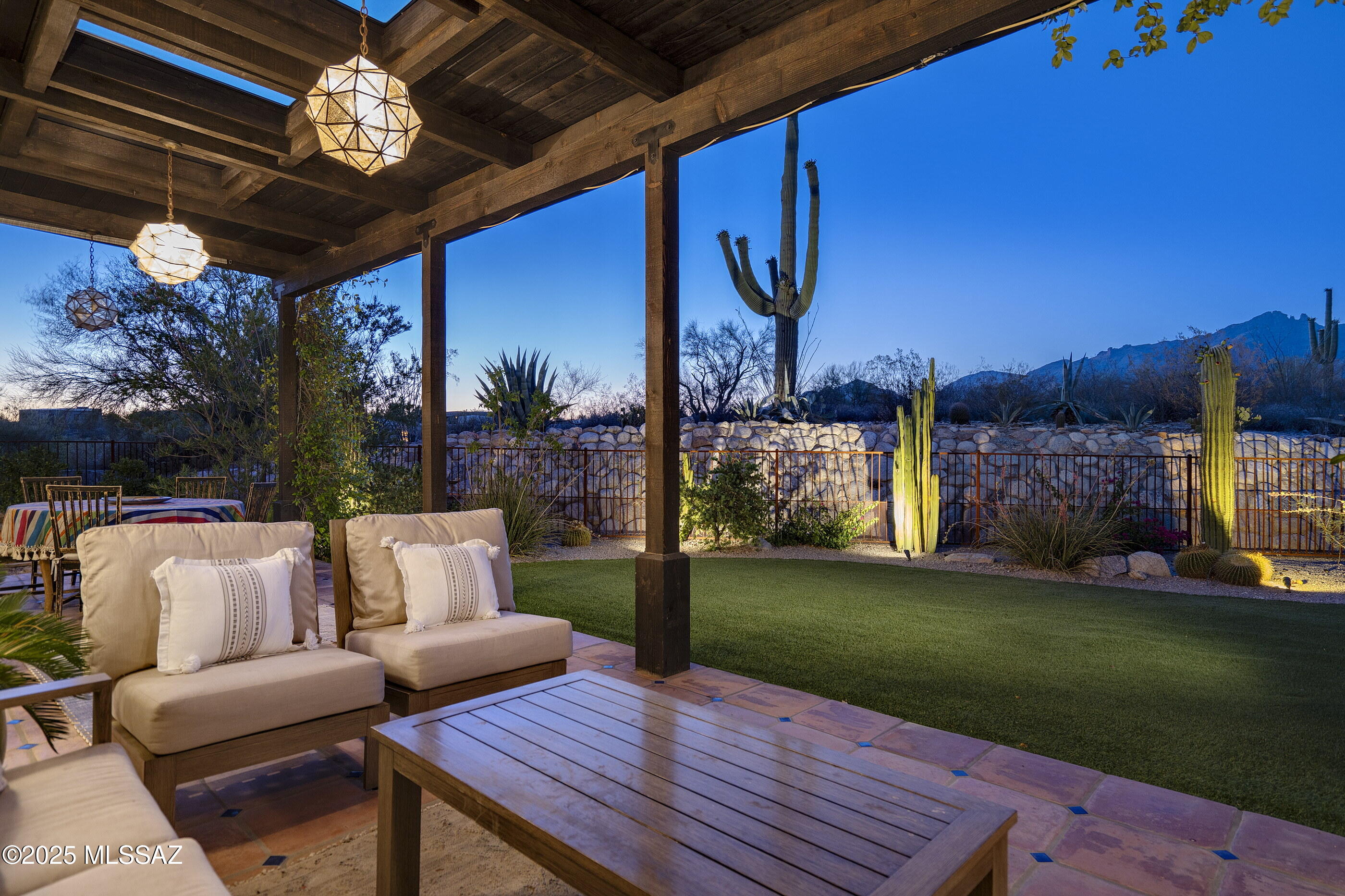 3616 E Placita Lindura