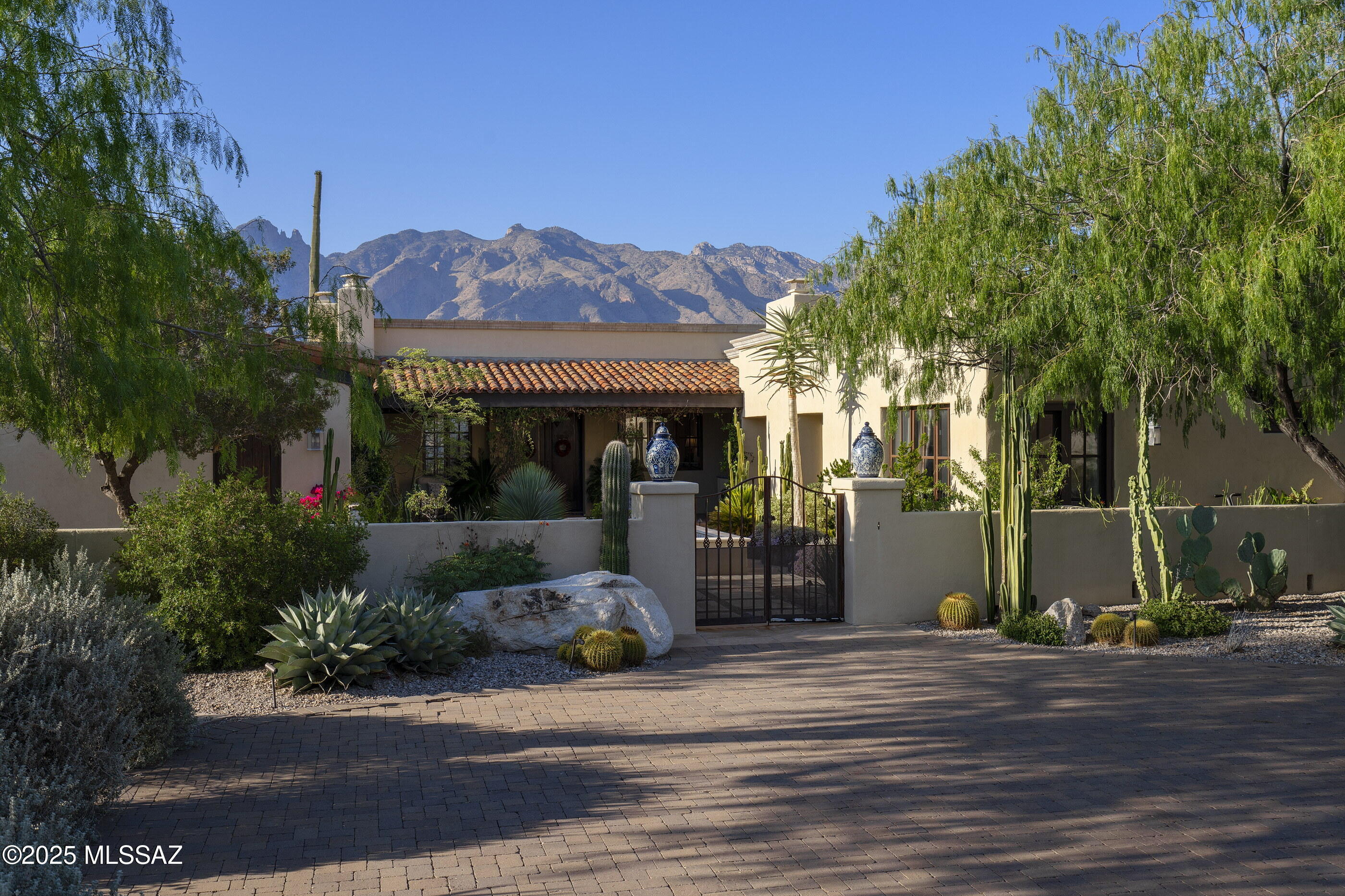 3616 E Placita Lindura