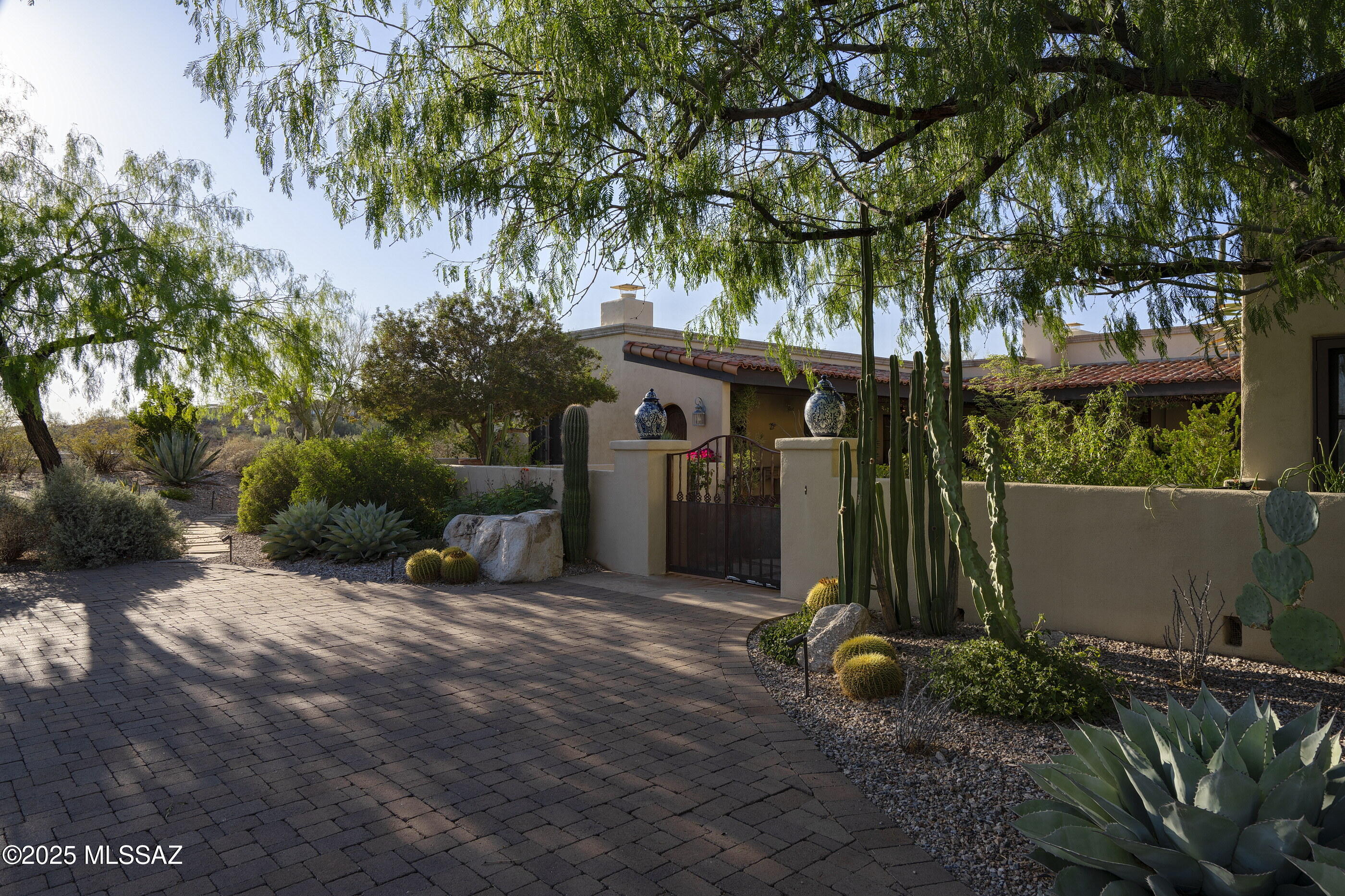3616 E Placita Lindura