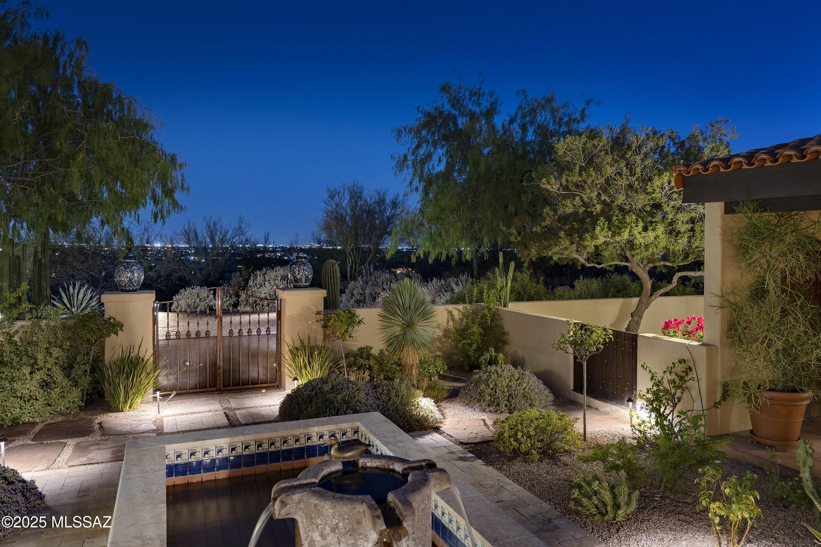 3616 E Placita Lindura