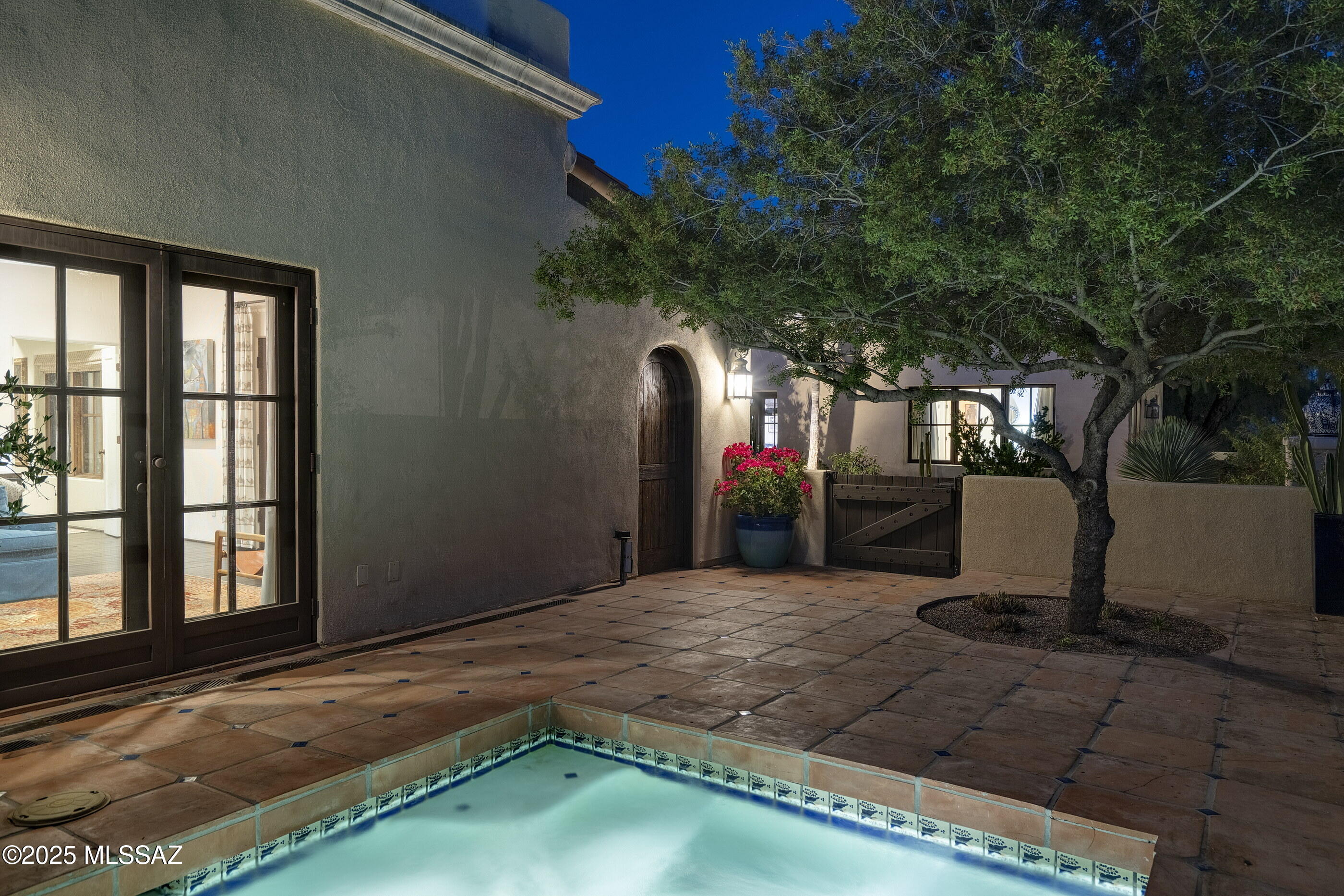 3616 E Placita Lindura