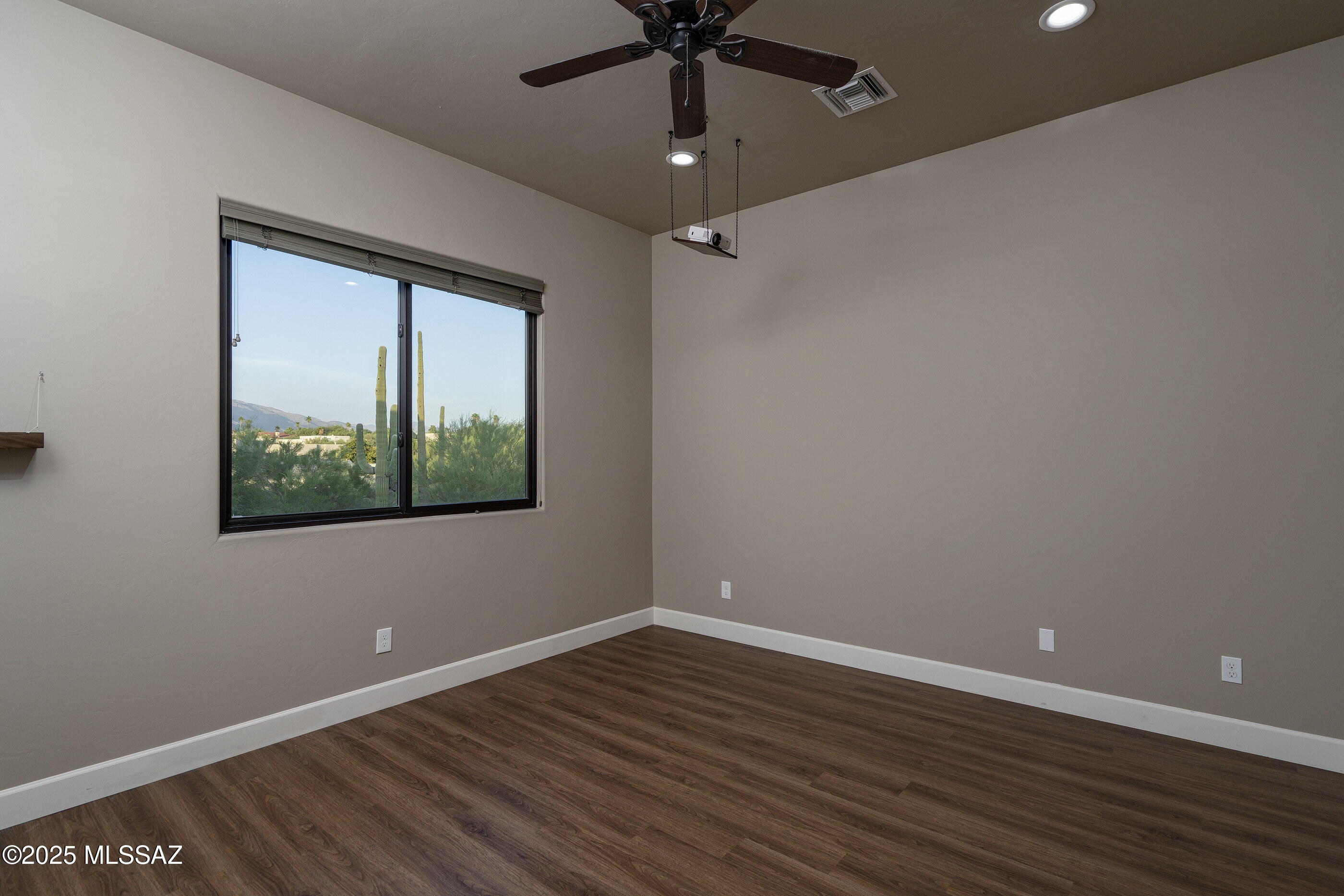930 E Camino Alberca