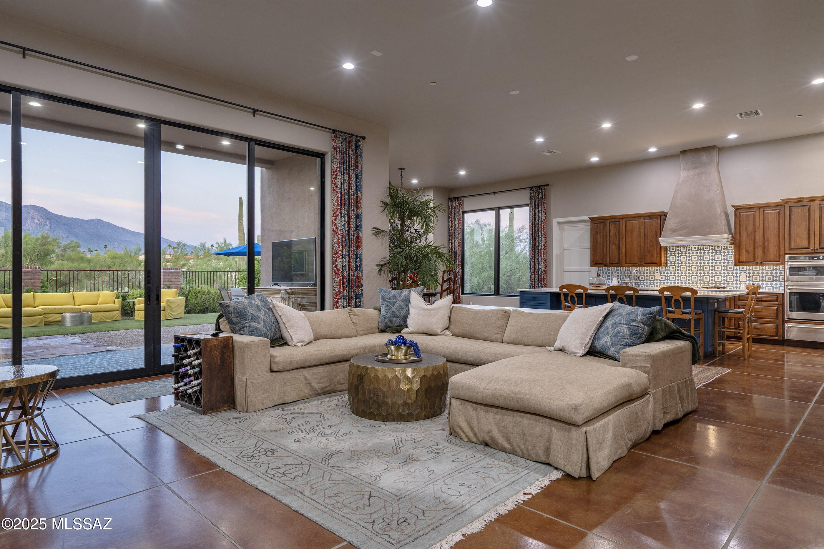 930 E Camino Alberca