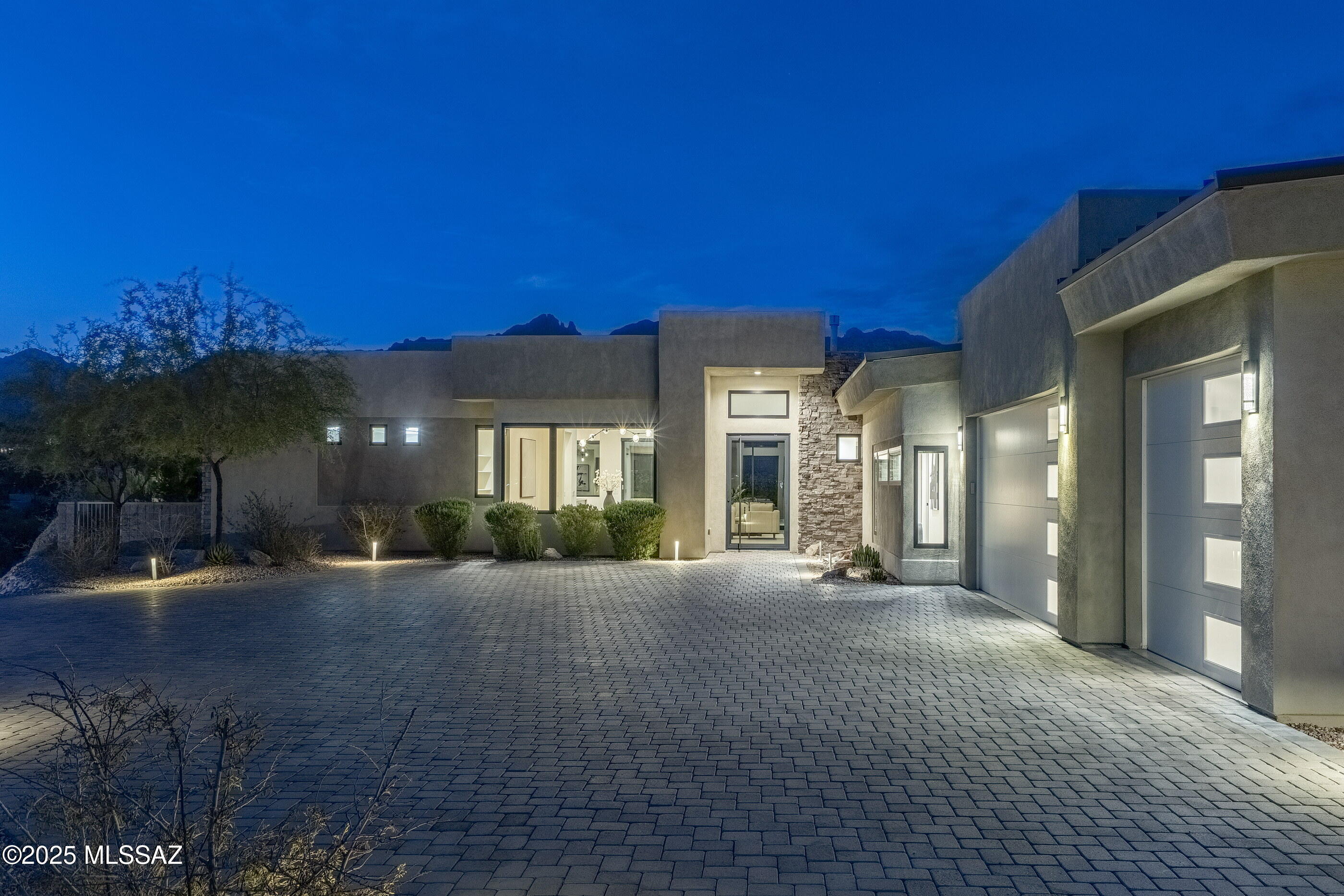 3232 E Camino Boscaje Escondido