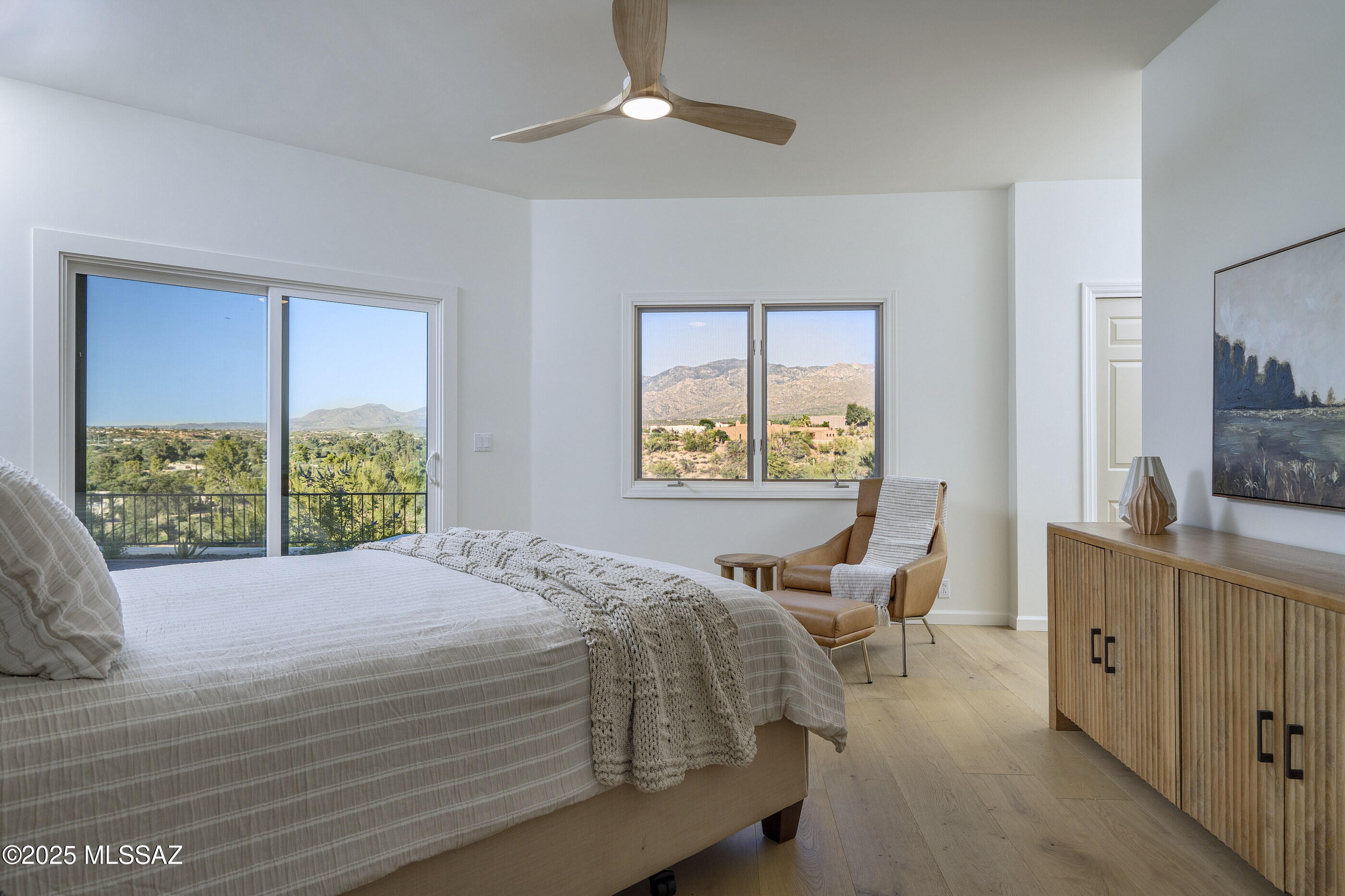 935 W Valle Del Oro Road