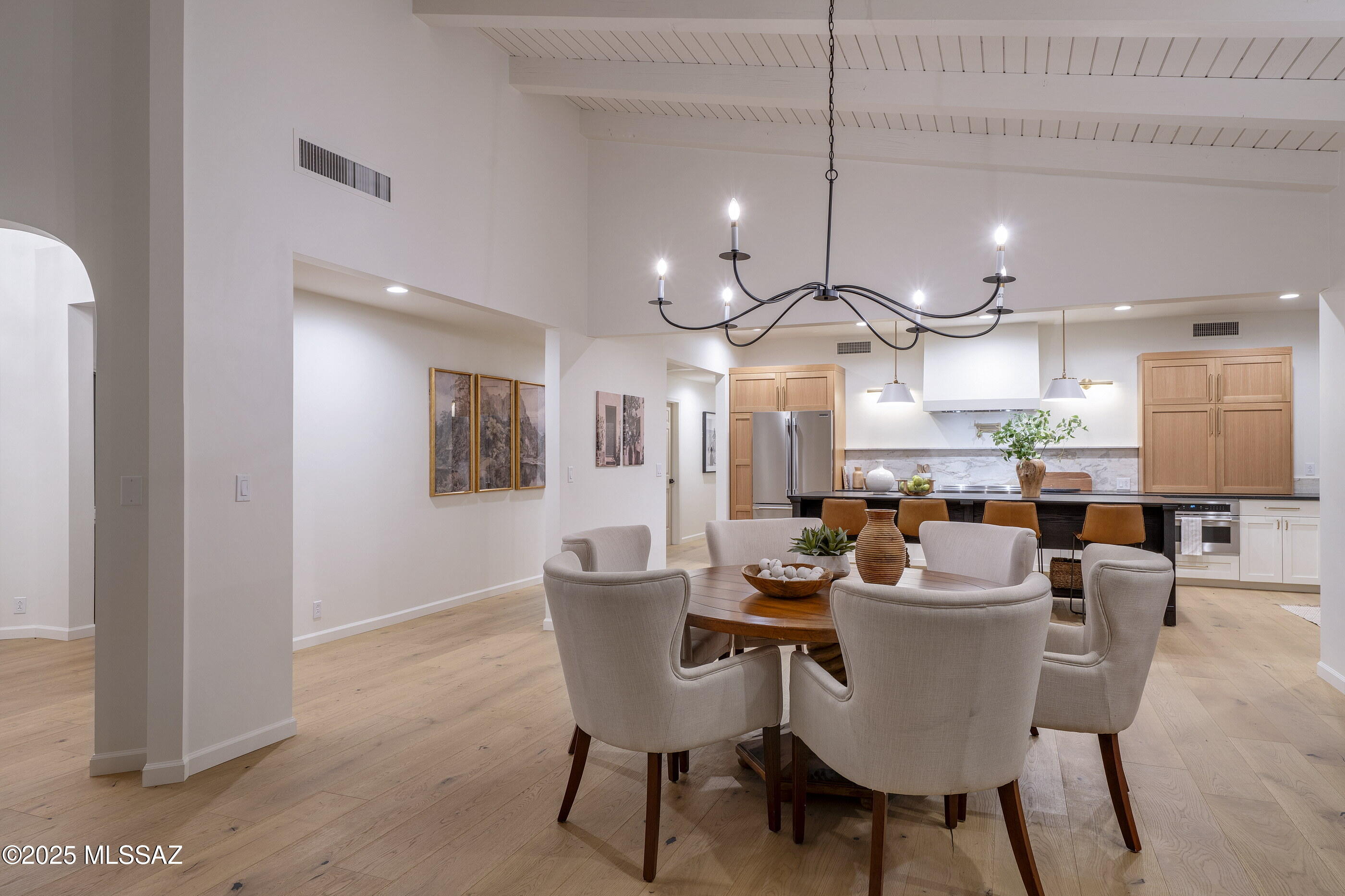 935 W Valle Del Oro Road