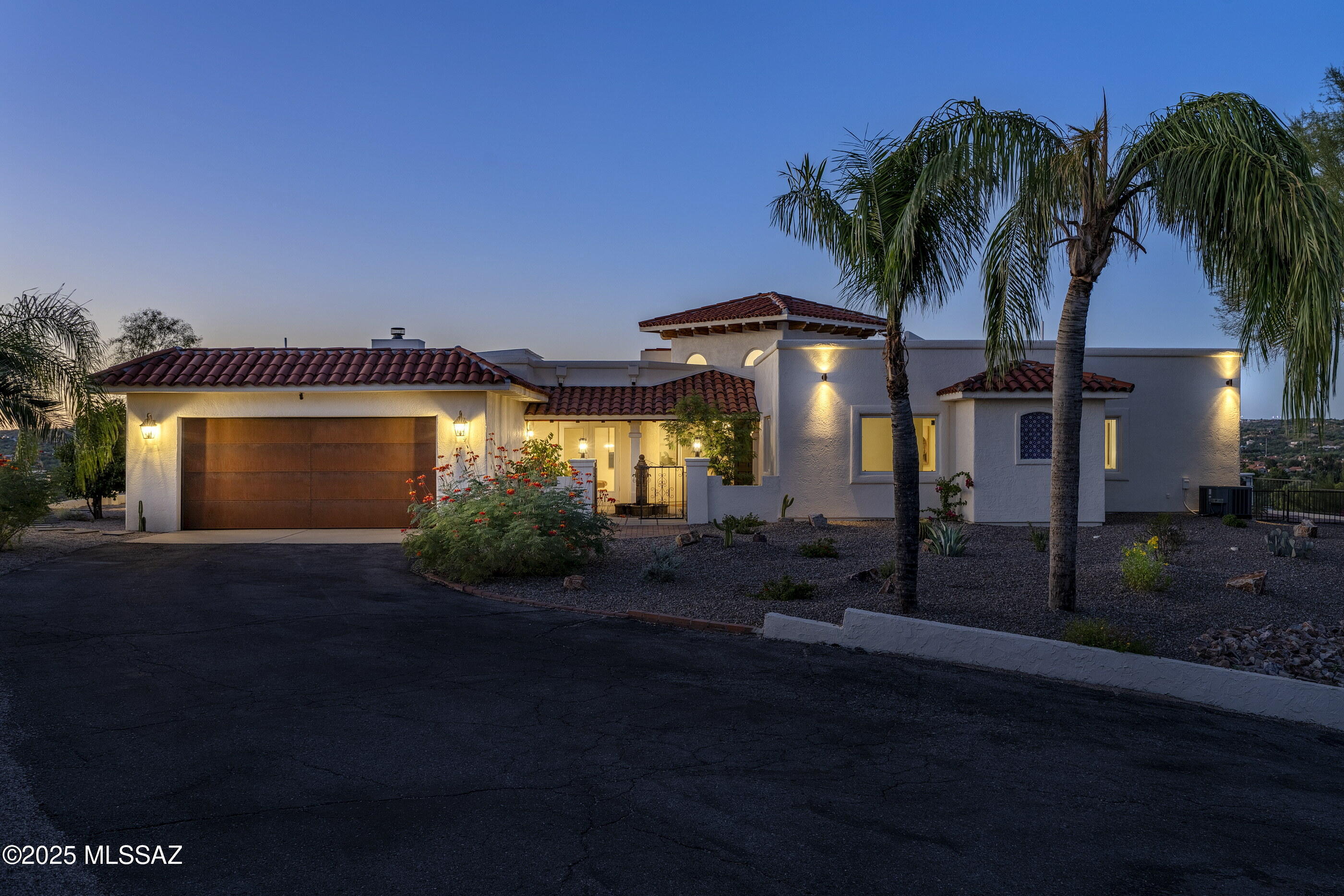 935 W Valle Del Oro Road