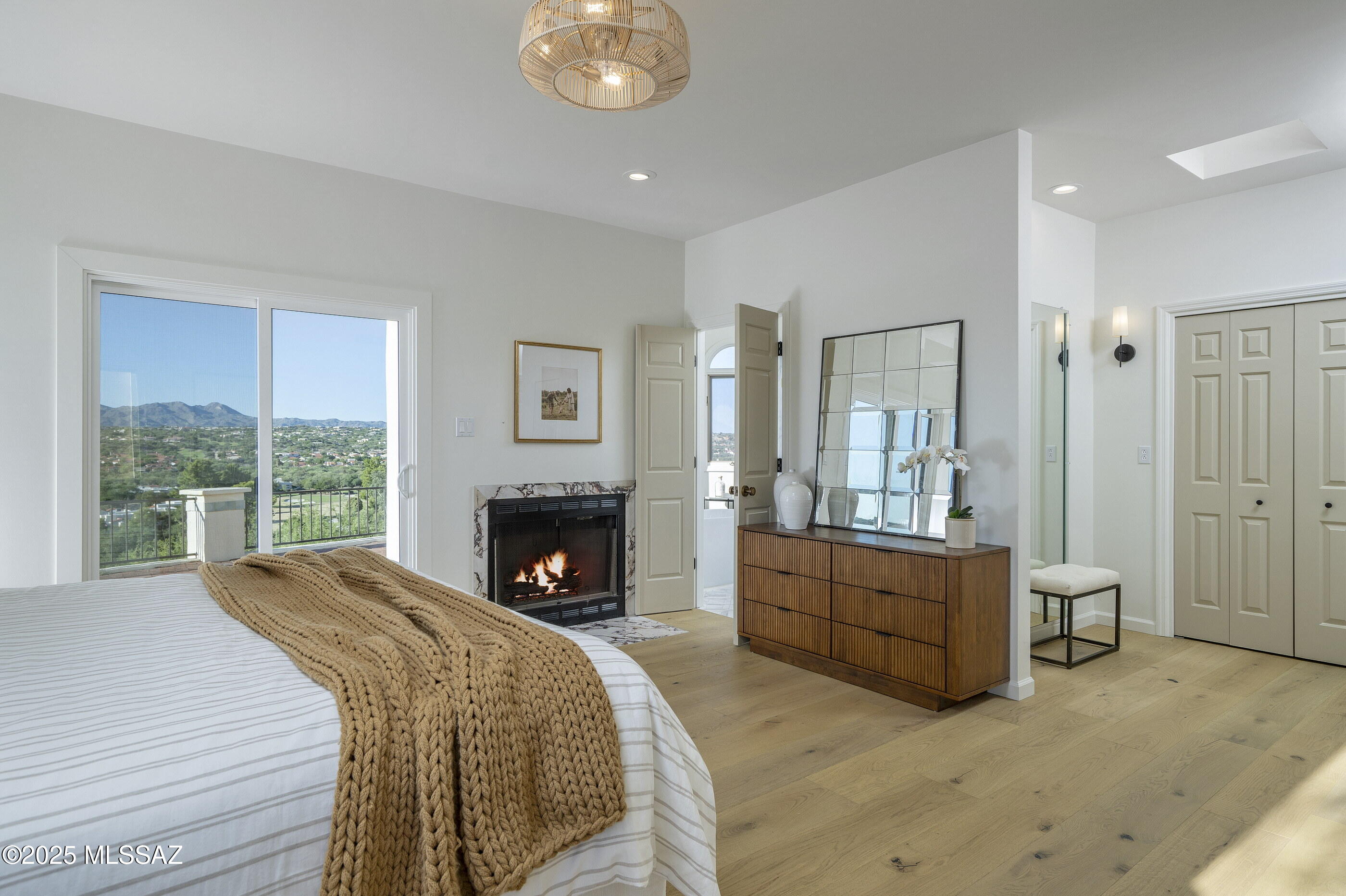 935 W Valle Del Oro Road