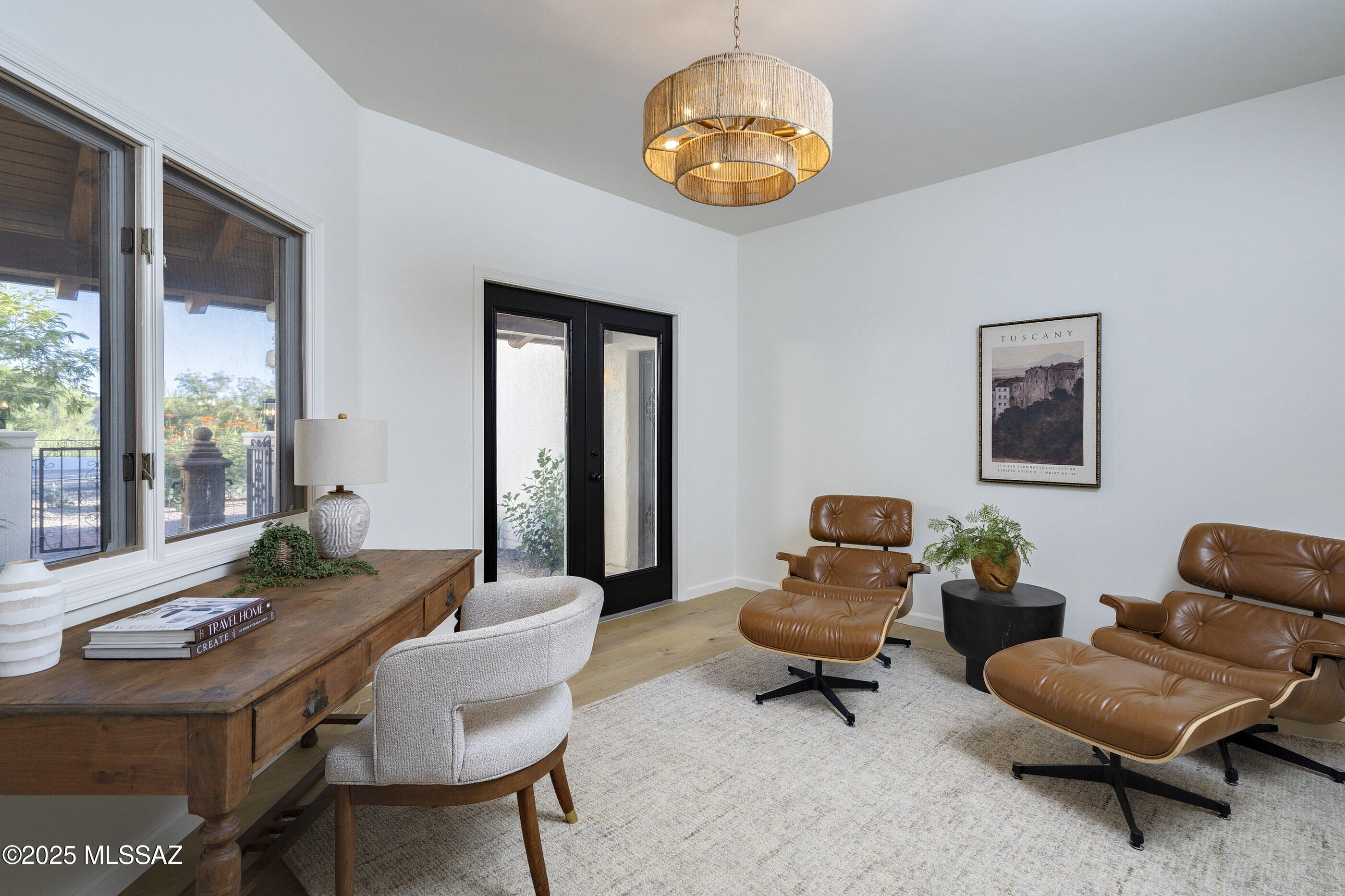 935 W Valle Del Oro Road