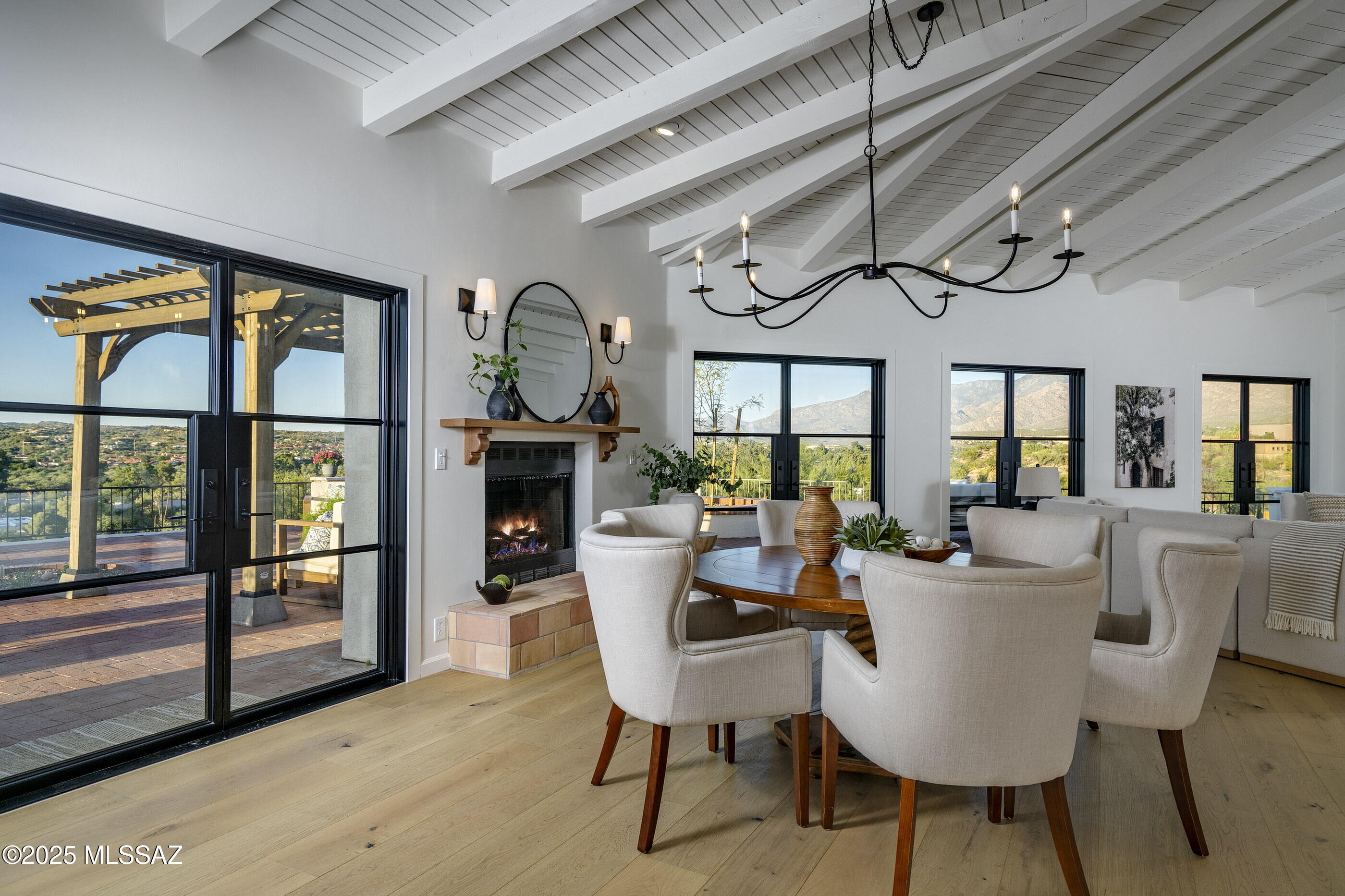 935 W Valle Del Oro Road