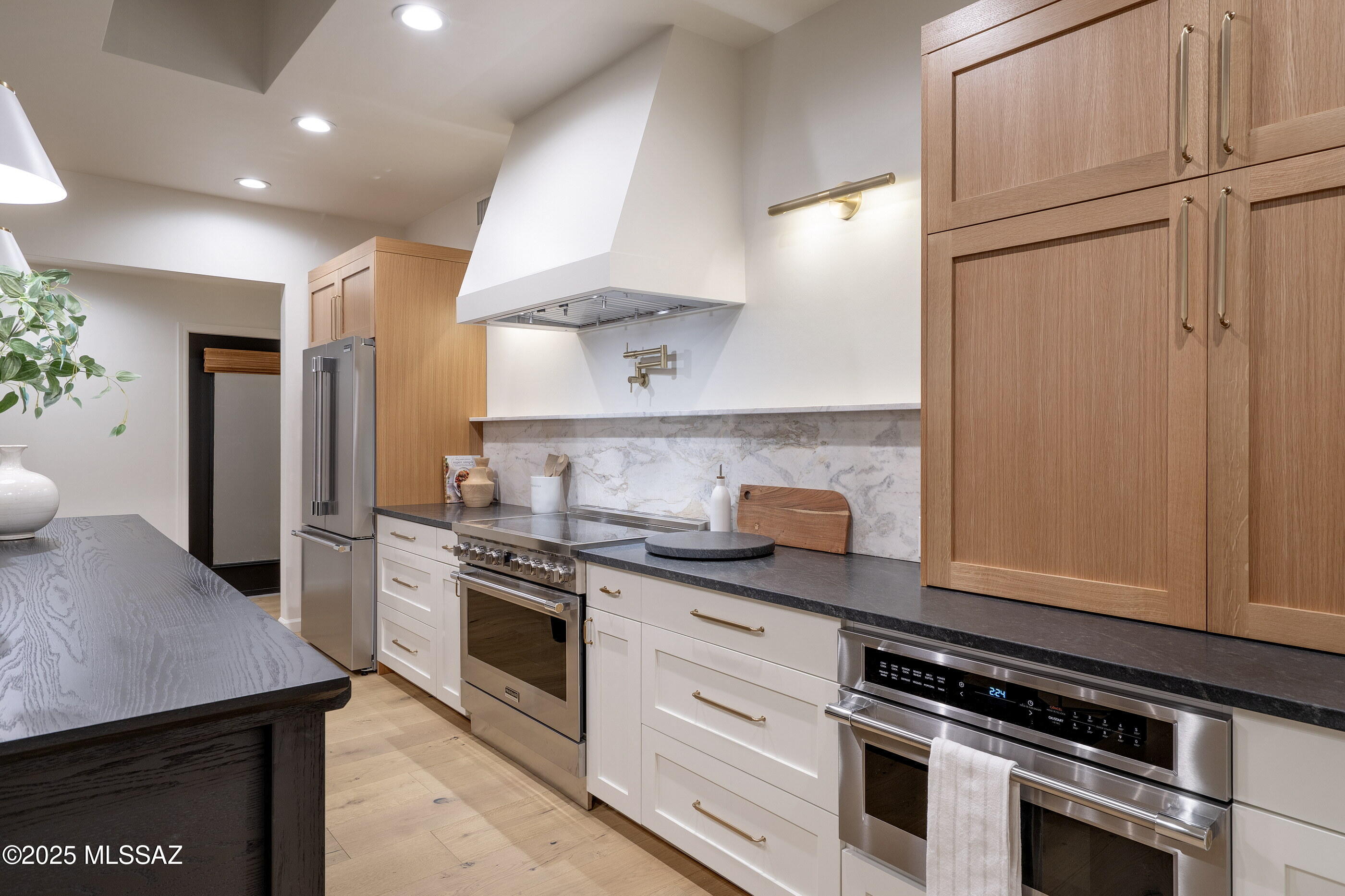 935 W Valle Del Oro Road