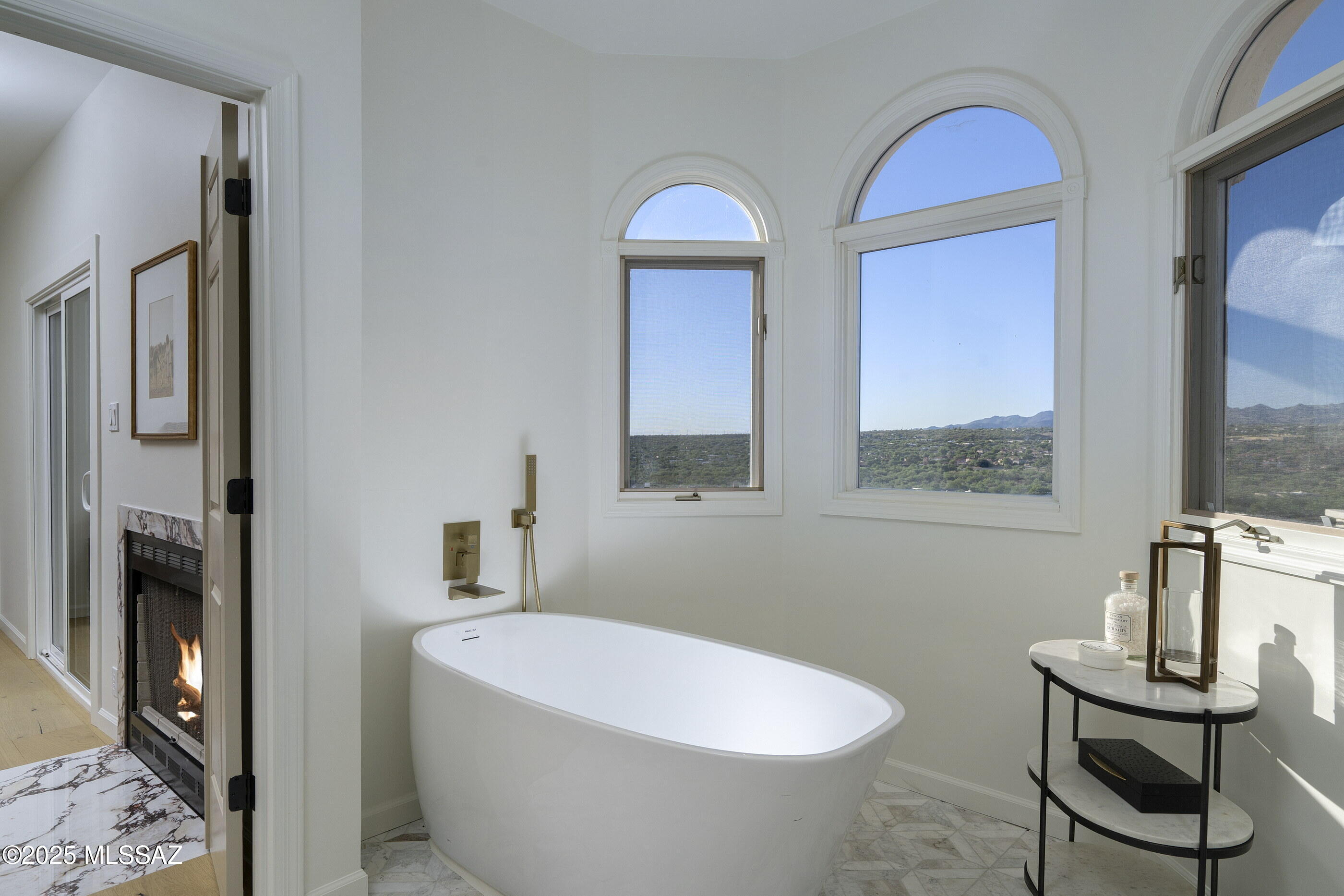 935 W Valle Del Oro Road