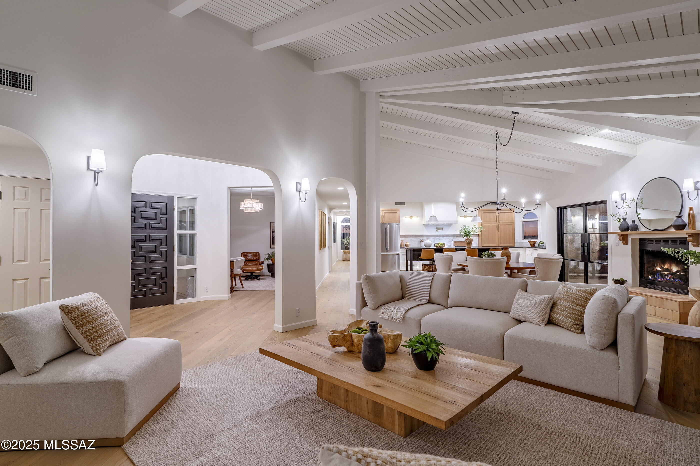 935 W Valle Del Oro Road