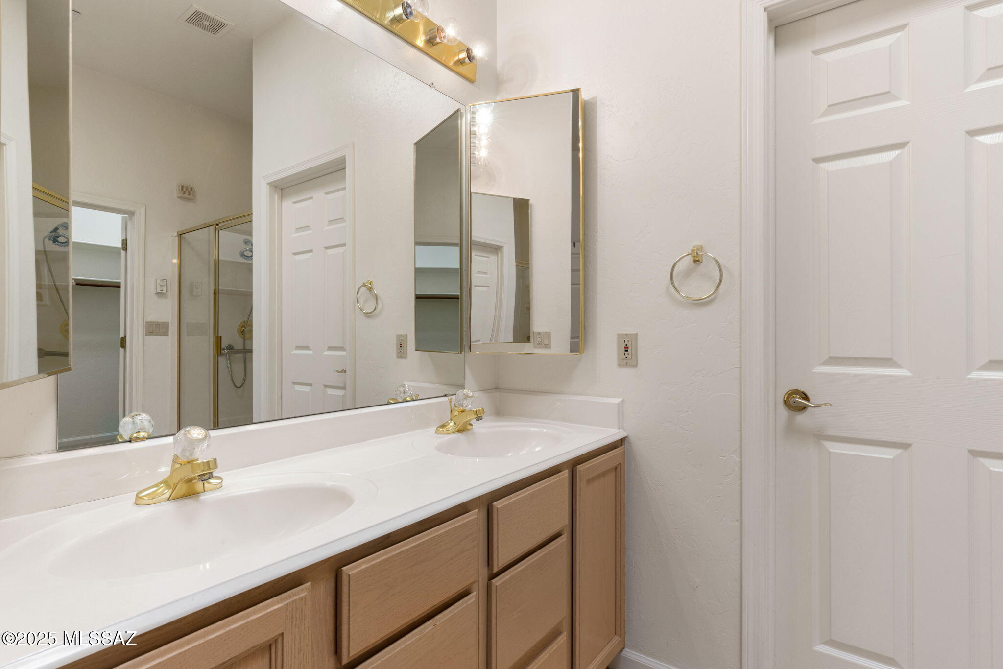 1427 W Cathedral Way