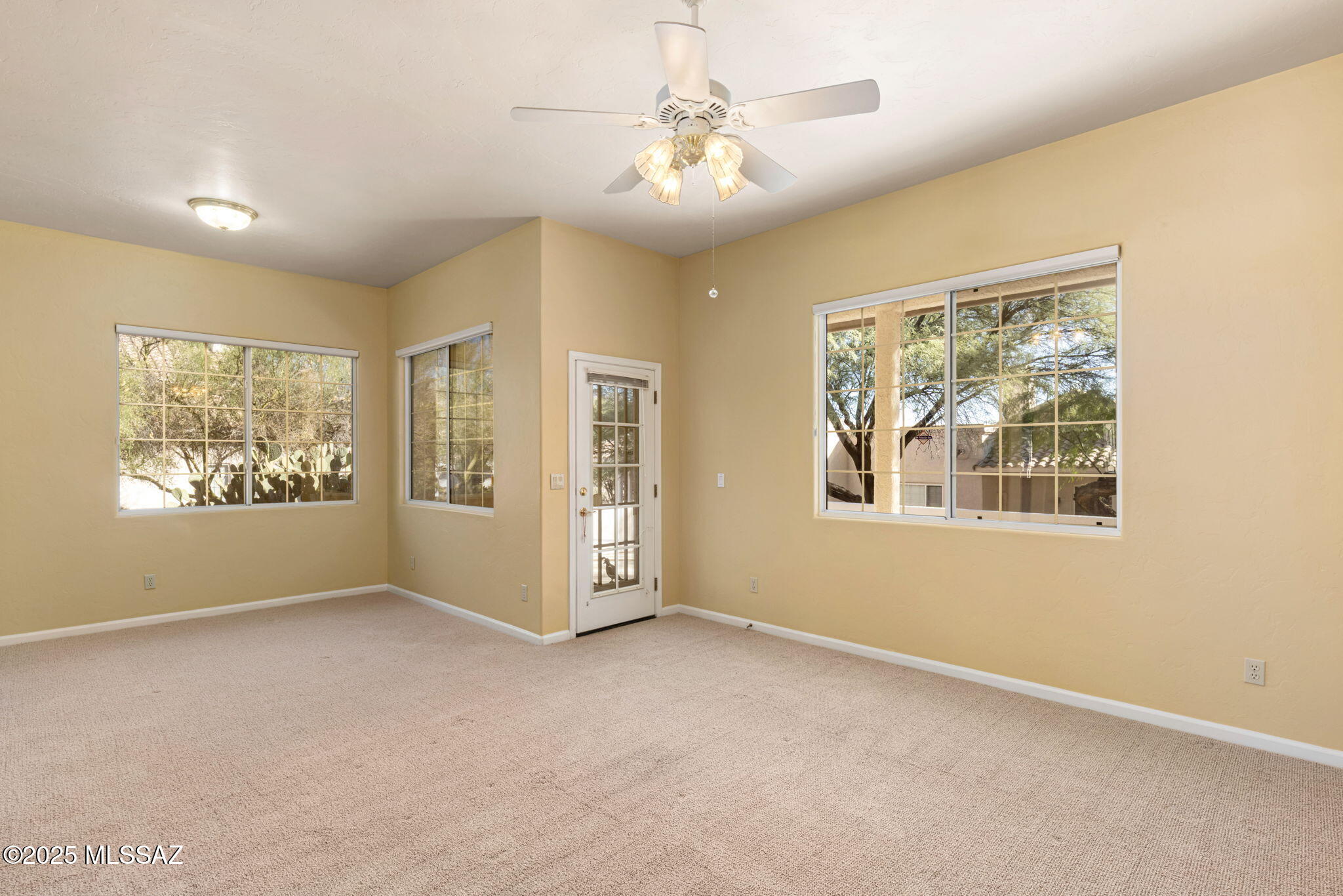 1427 W Cathedral Way