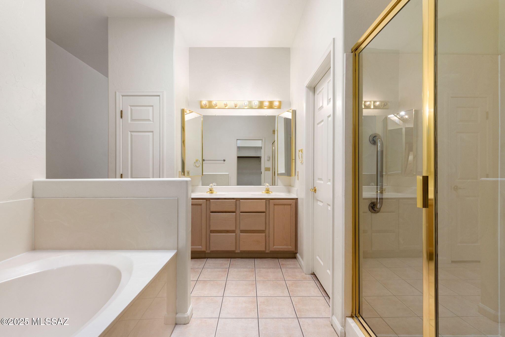 1427 W Cathedral Way