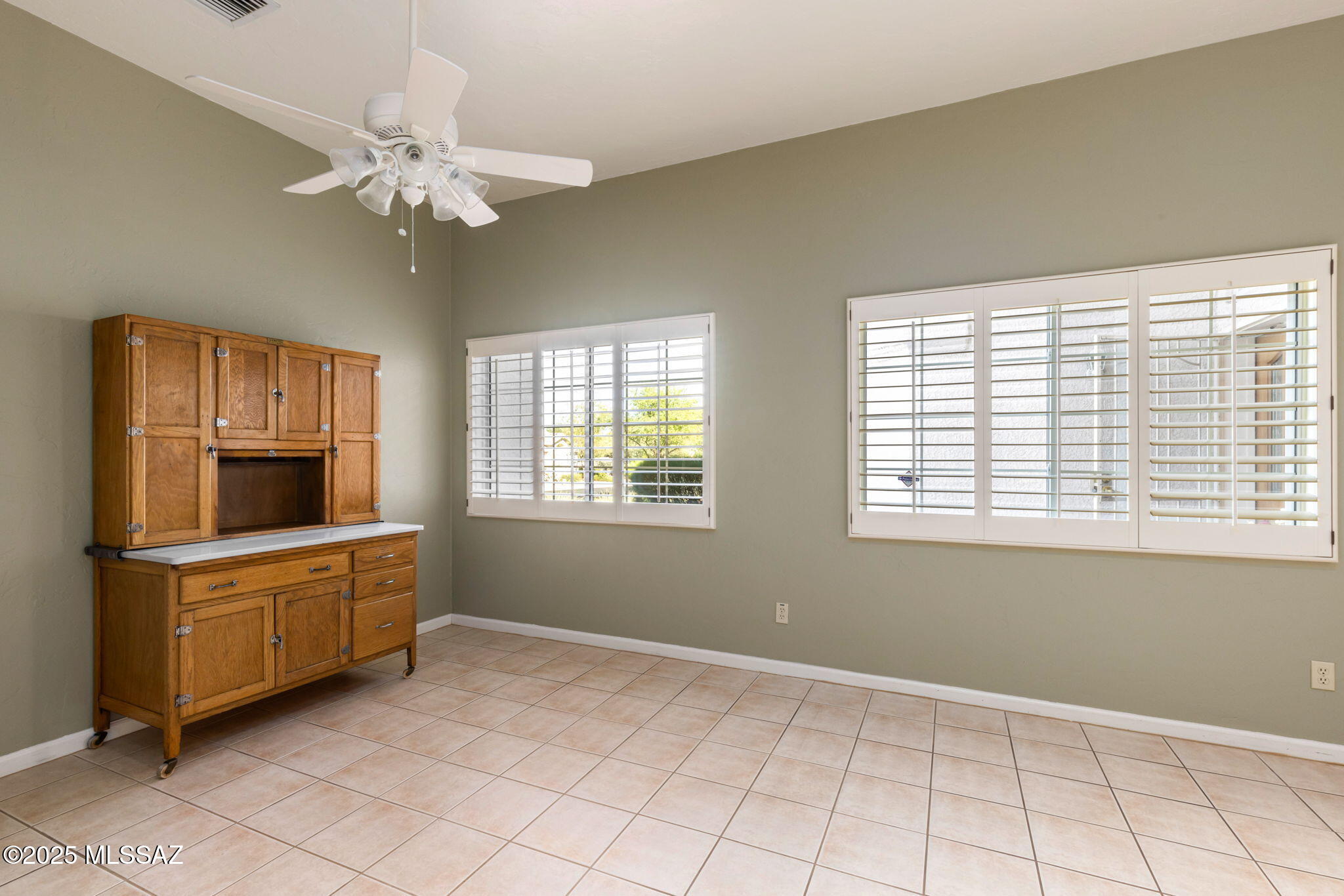 1427 W Cathedral Way