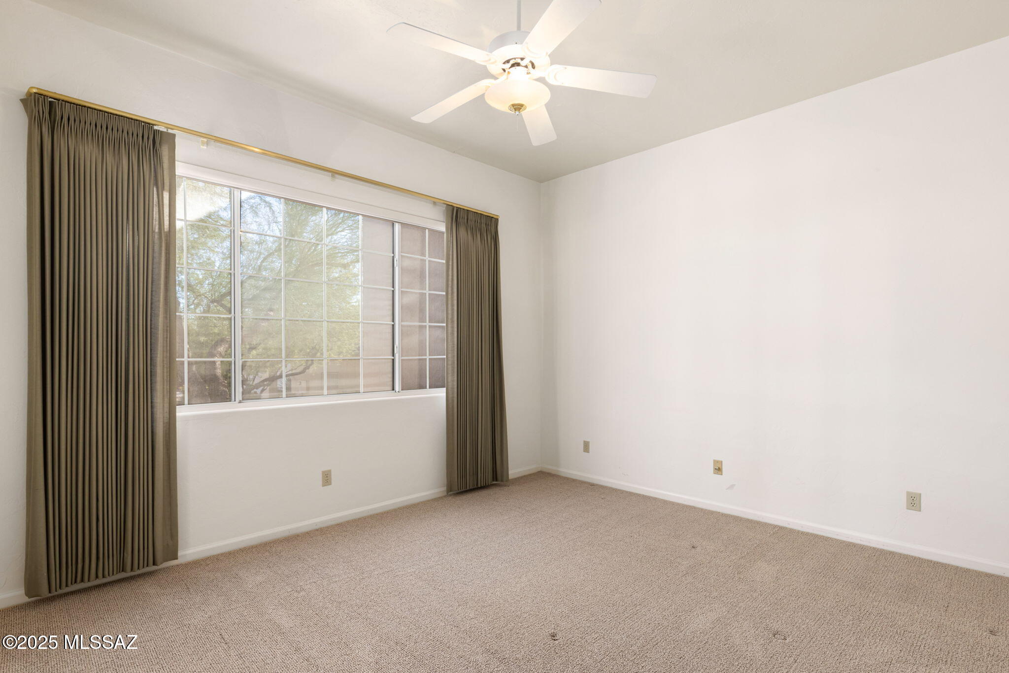 1427 W Cathedral Way