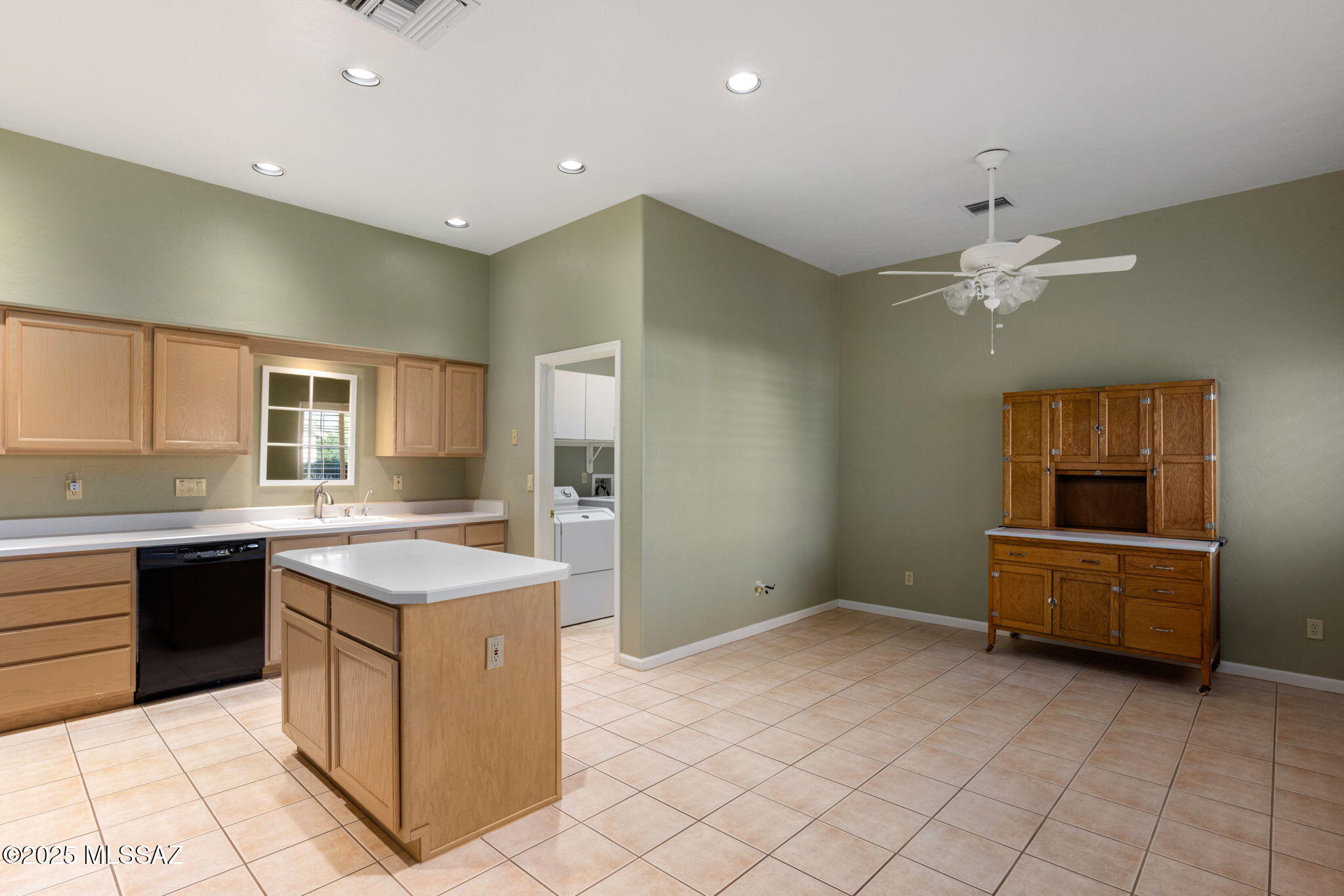 1427 W Cathedral Way