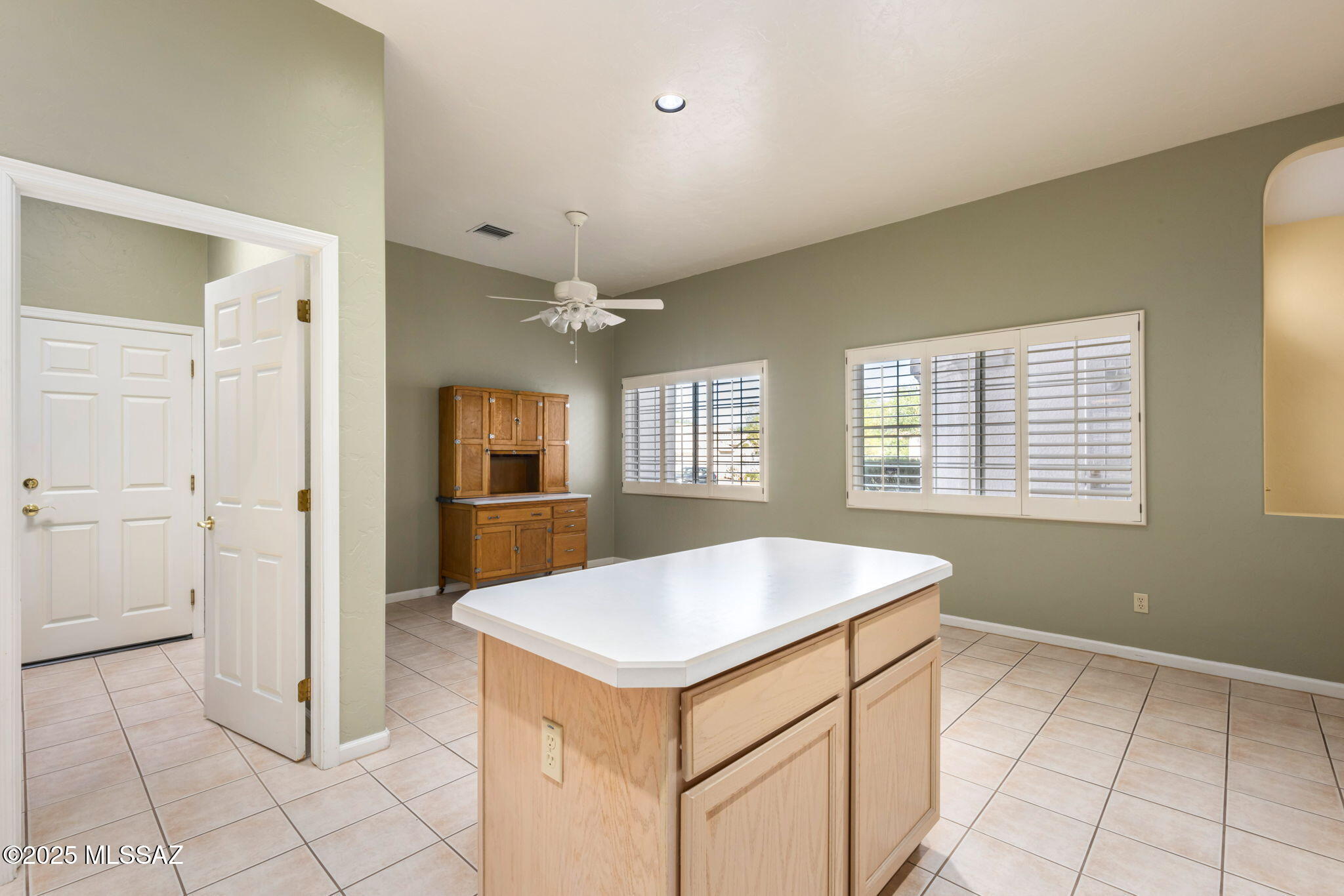 1427 W Cathedral Way